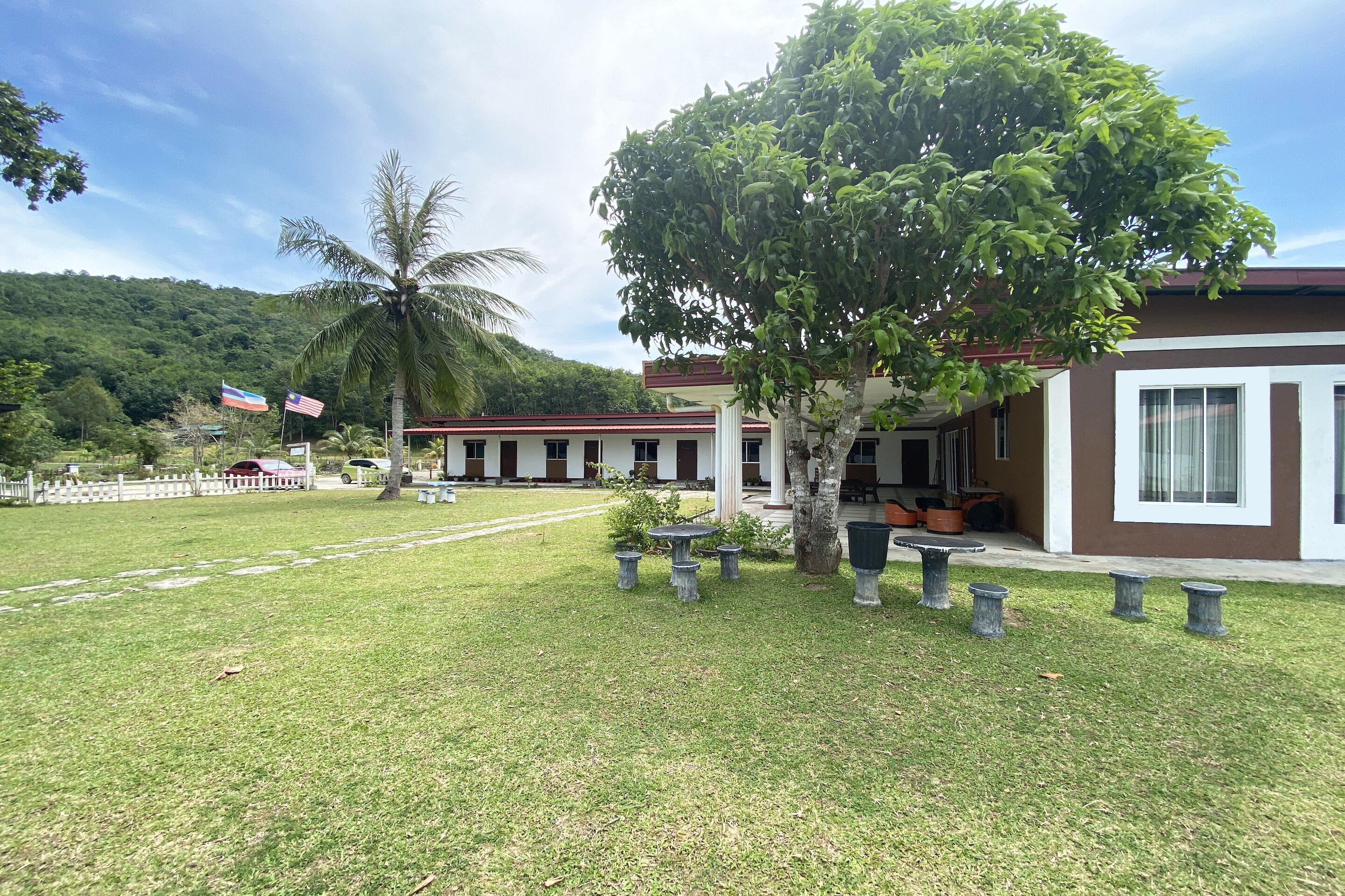 Oyo Home 90319 Ambong Bay Resthouse Homes