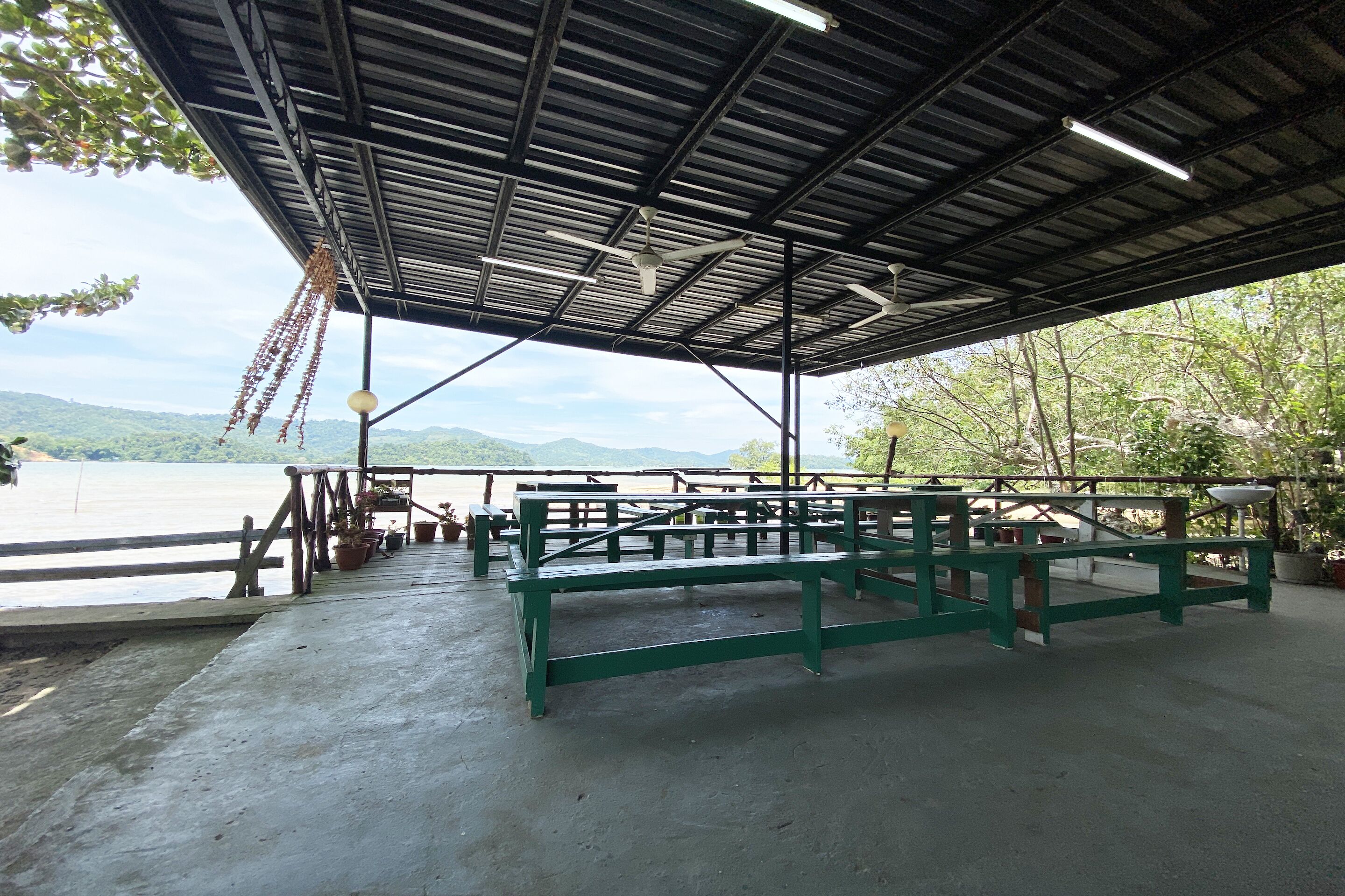 Oyo Home 90319 Ambong Bay Resthouse Homes