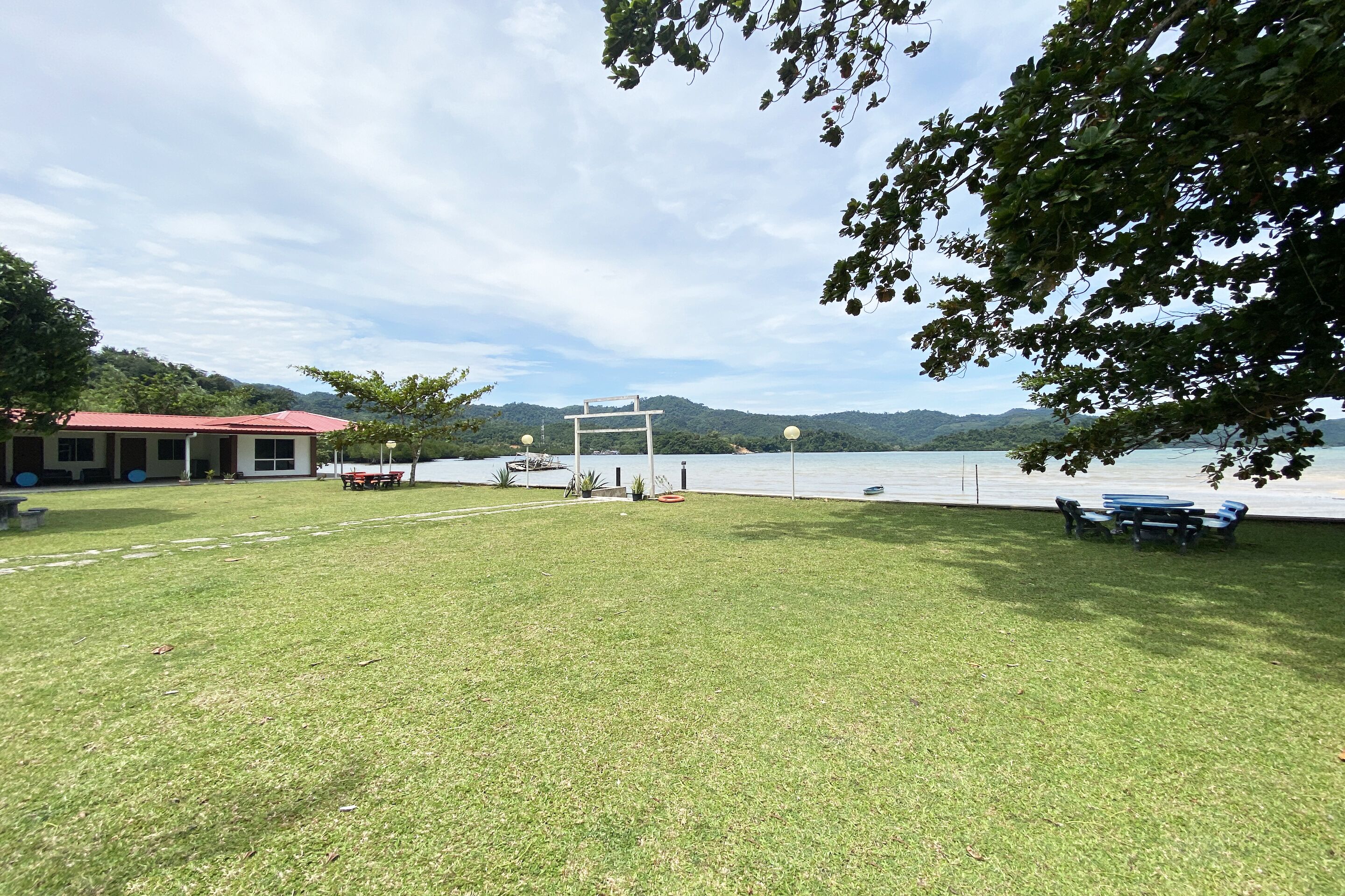 Oyo Home 90319 Ambong Bay Resthouse Homes