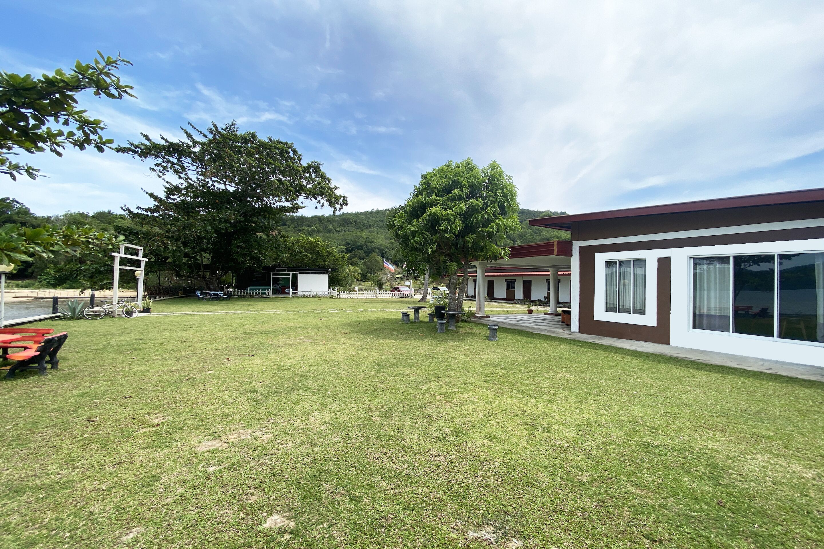 Oyo Home 90319 Ambong Bay Resthouse Homes
