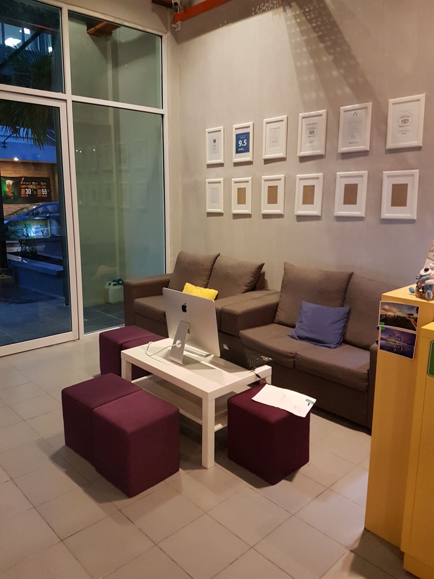 SKYPOD Hostel