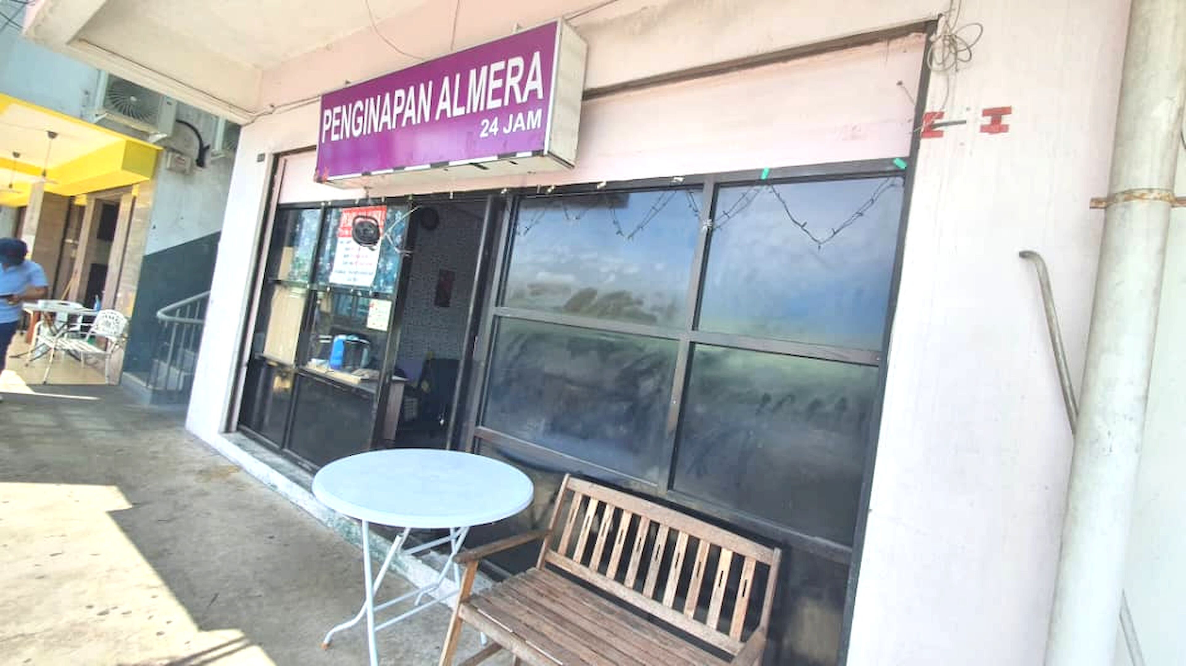 Spot On 90836 Penginapan Almera