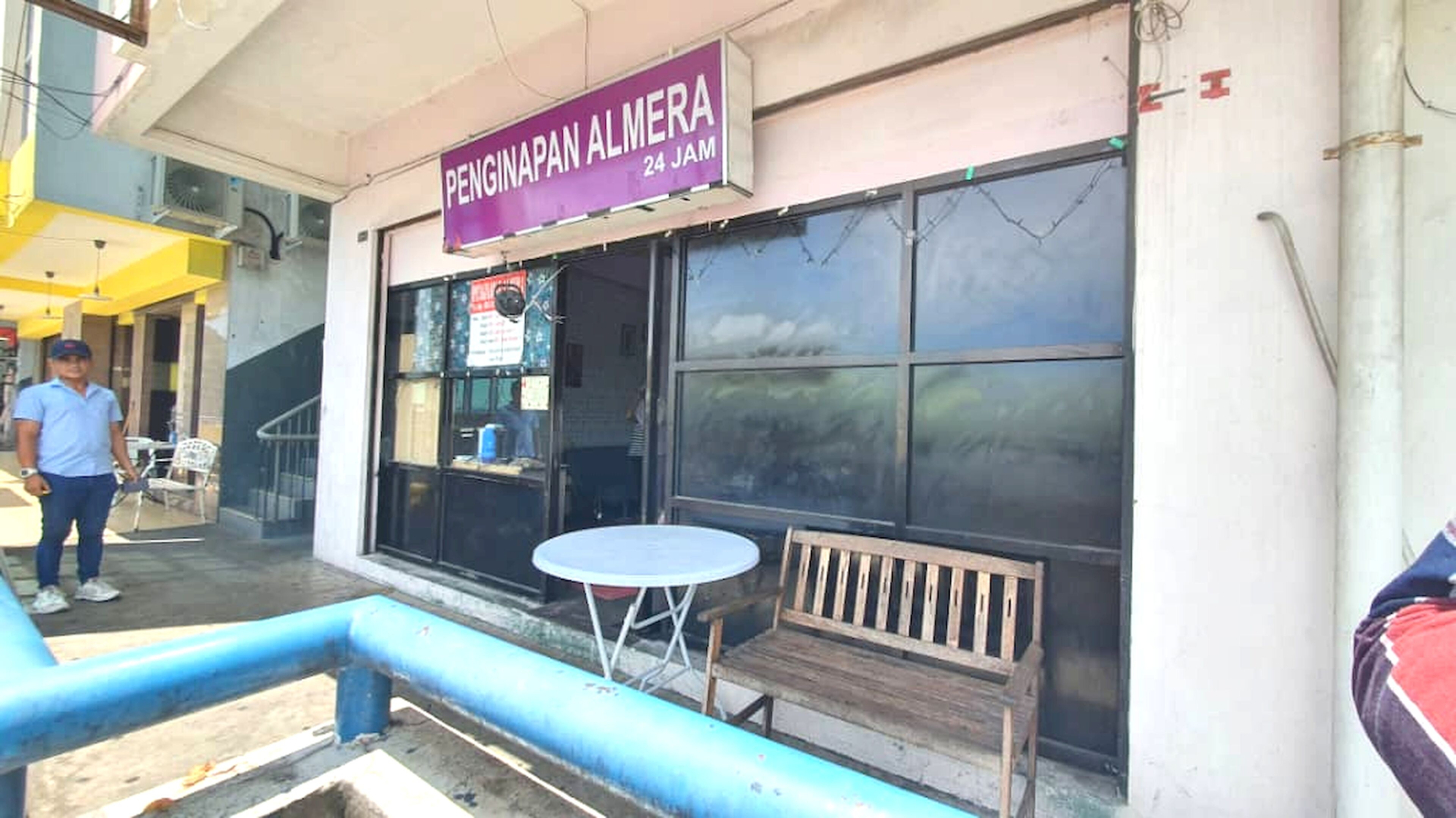 Spot On 90836 Penginapan Almera