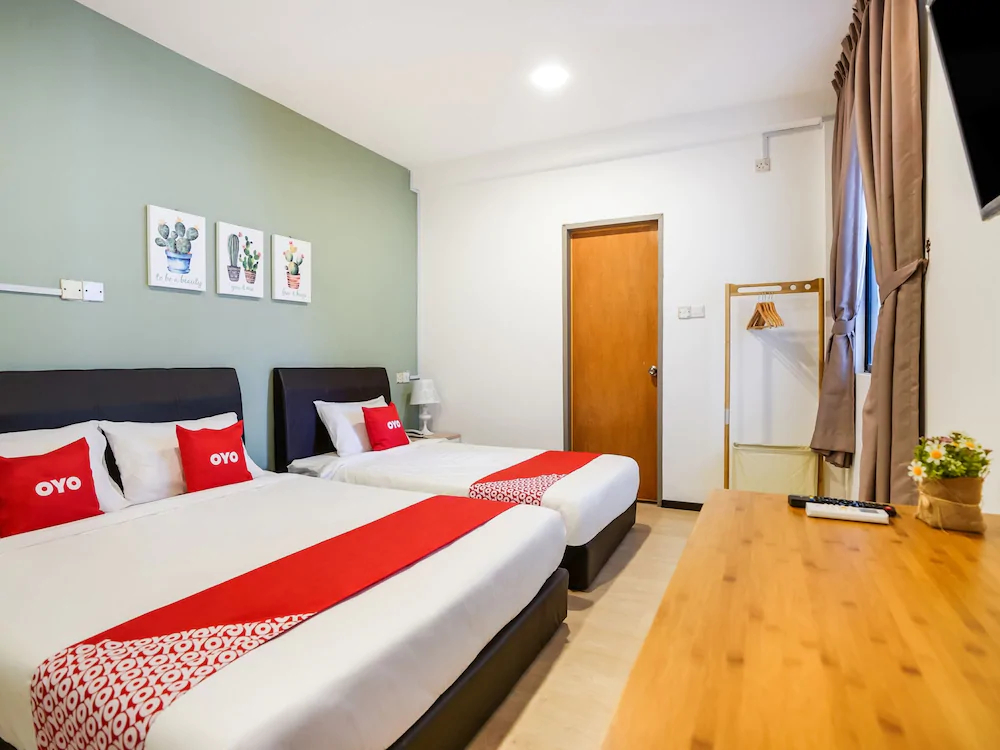Treeline Urban Inn by OYO Rooms