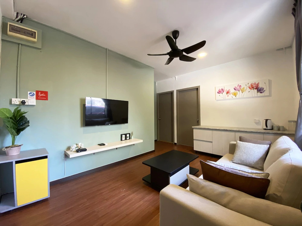 Treeline Urban Inn by OYO Rooms