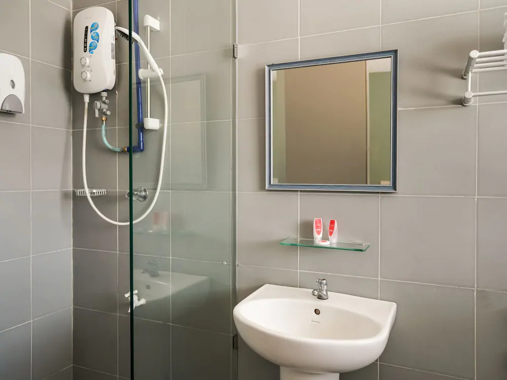 Treeline Urban Inn by OYO Rooms