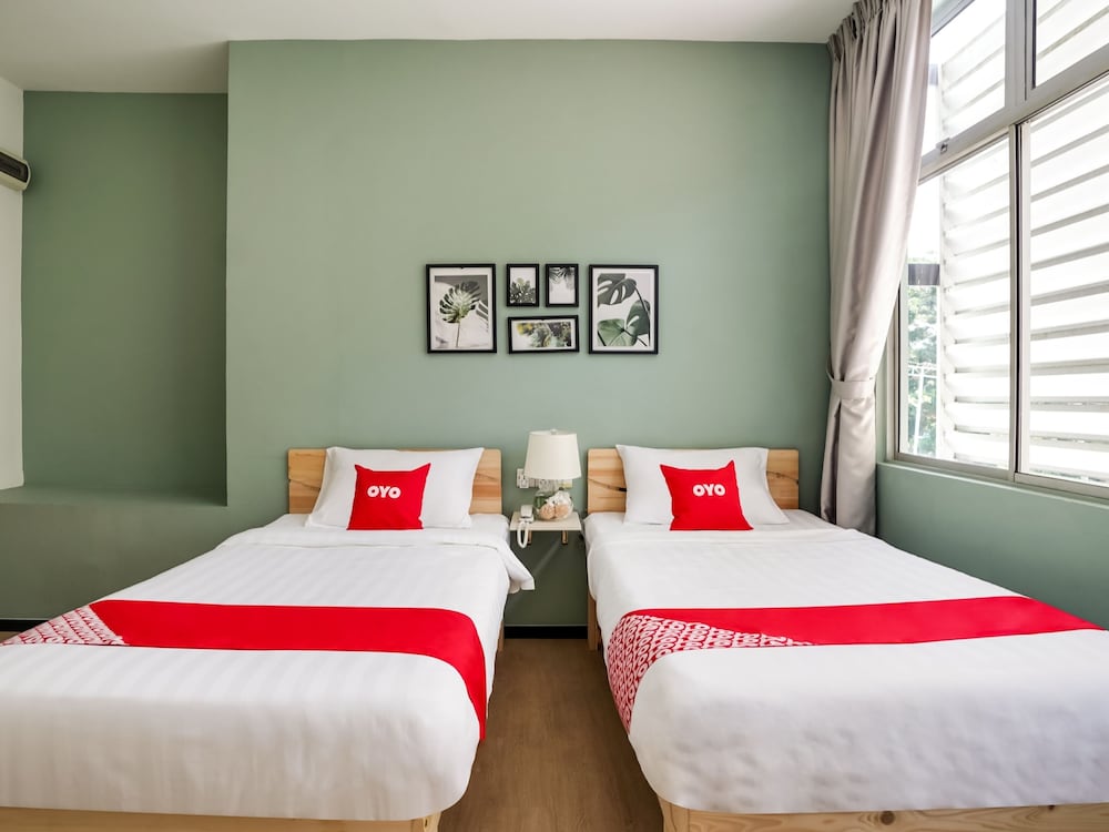 Treeline Urban Inn by OYO Rooms