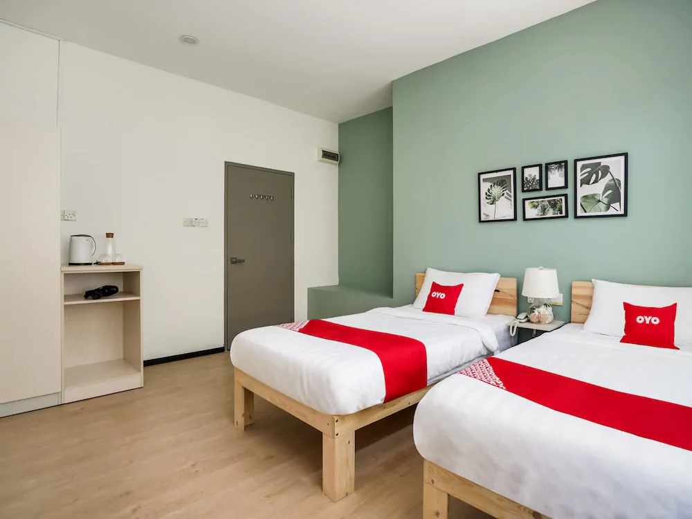 Treeline Urban Inn by OYO Rooms