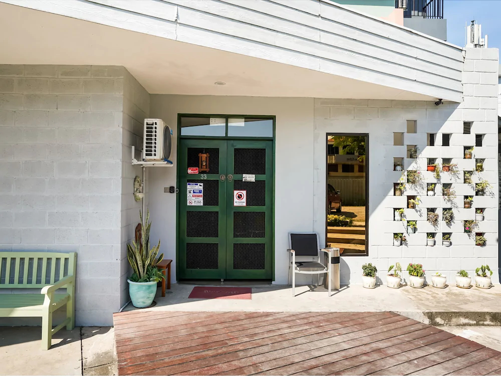 Treeline Urban Inn by OYO Rooms