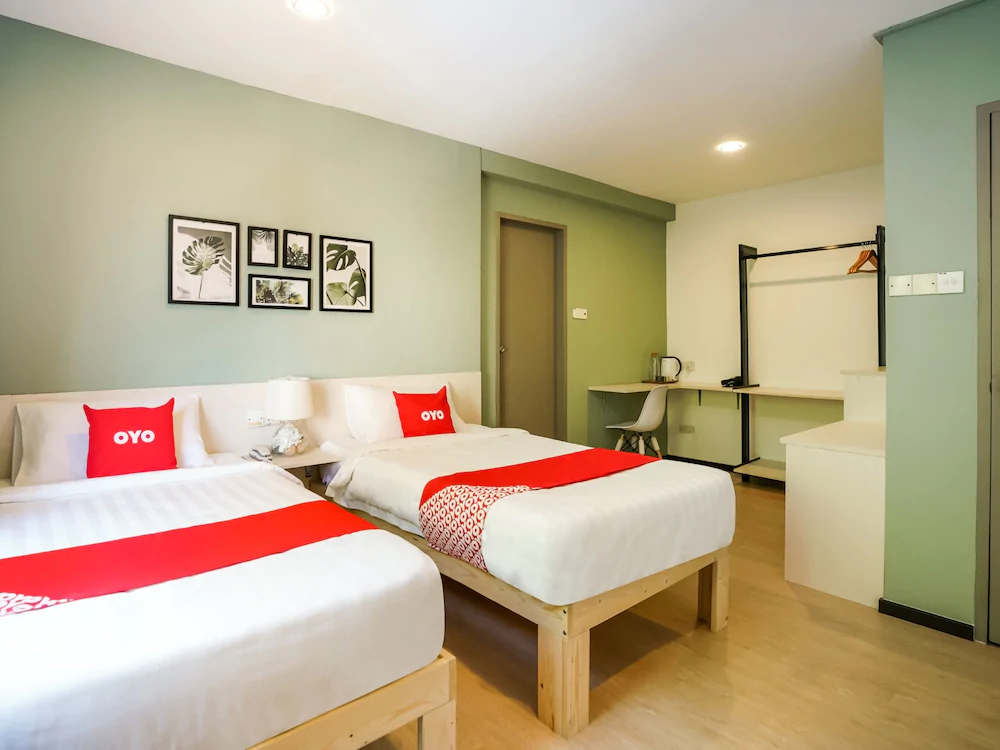 Treeline Urban Inn by OYO Rooms