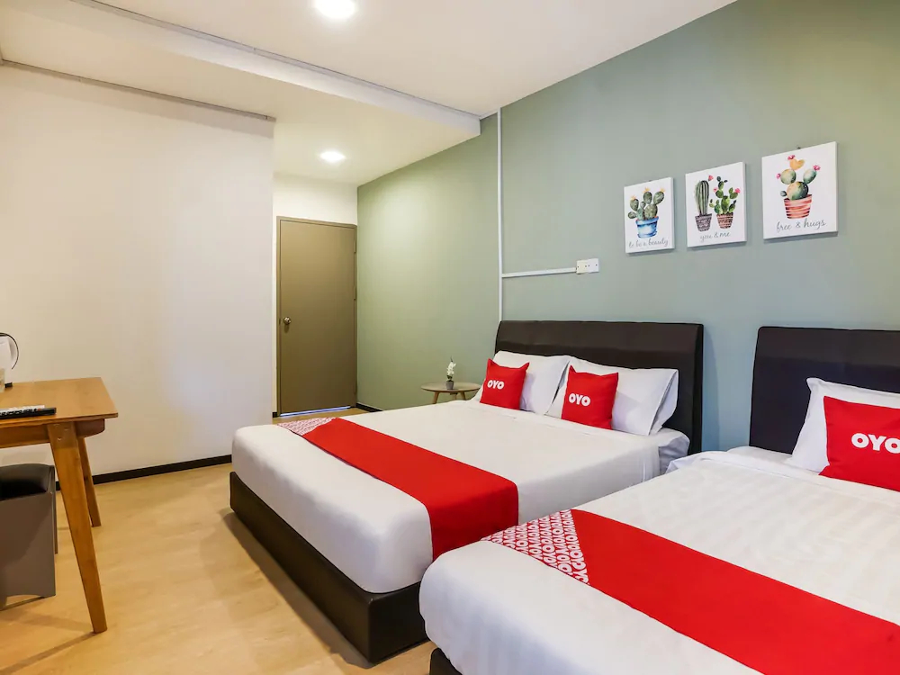 Treeline Urban Inn by OYO Rooms