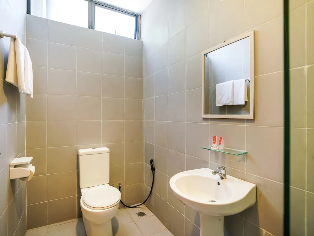 Treeline Urban Inn by OYO Rooms
