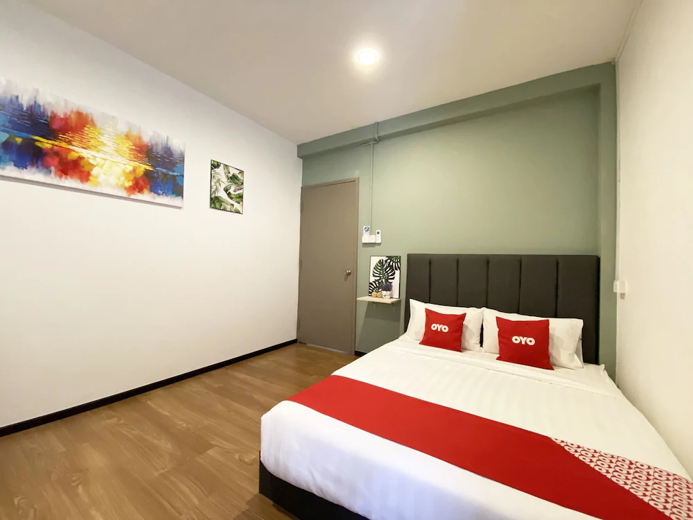 Treeline Urban Inn by OYO Rooms