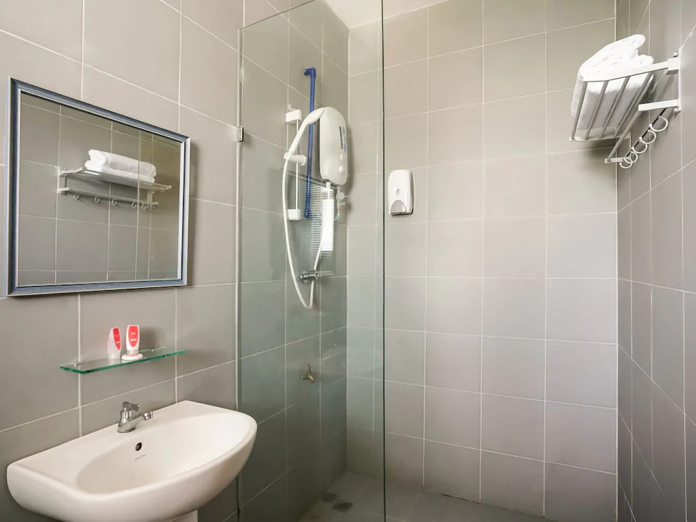 Treeline Urban Inn by OYO Rooms