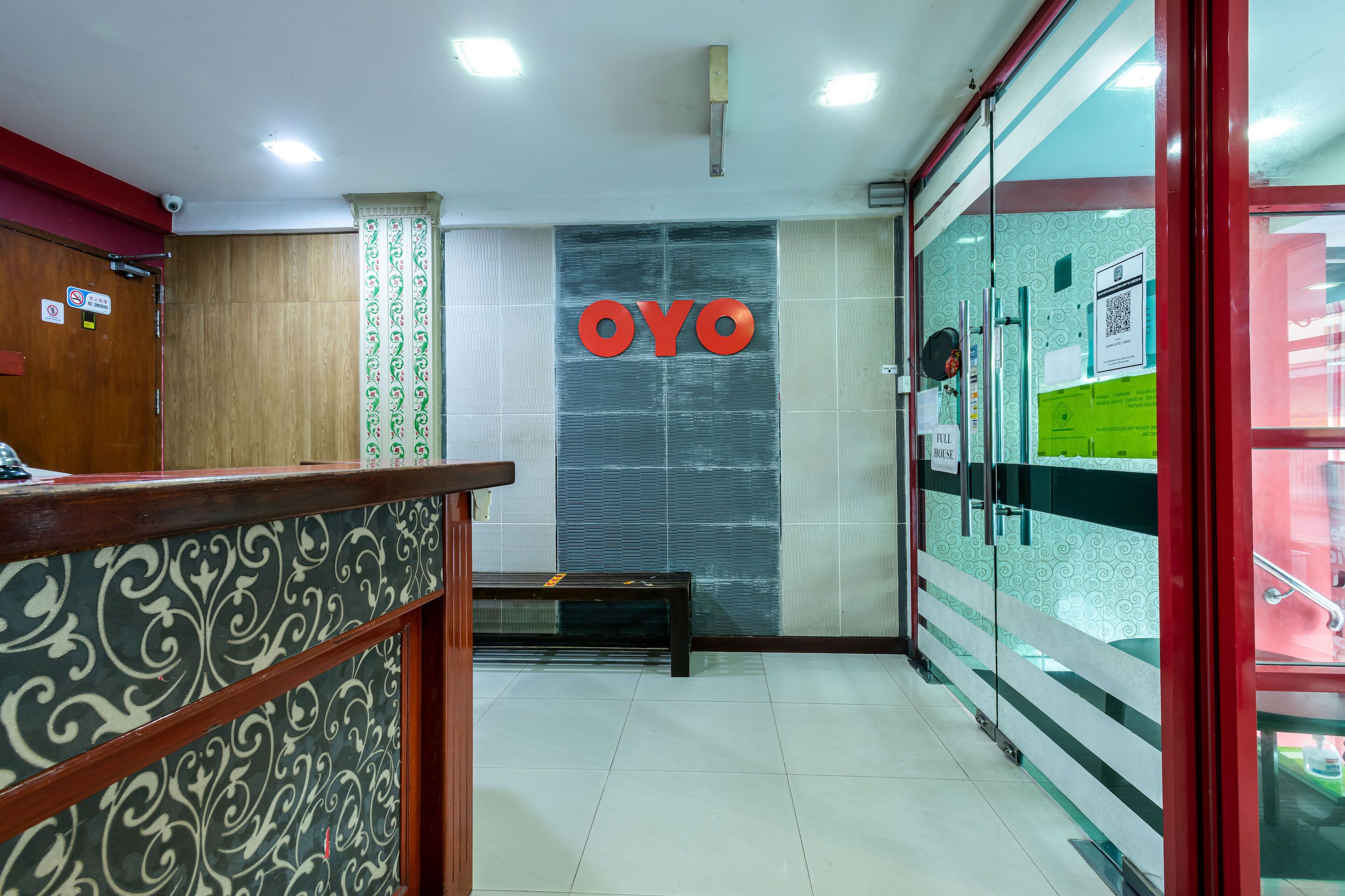 Kurnia Hotel by OYO Rooms