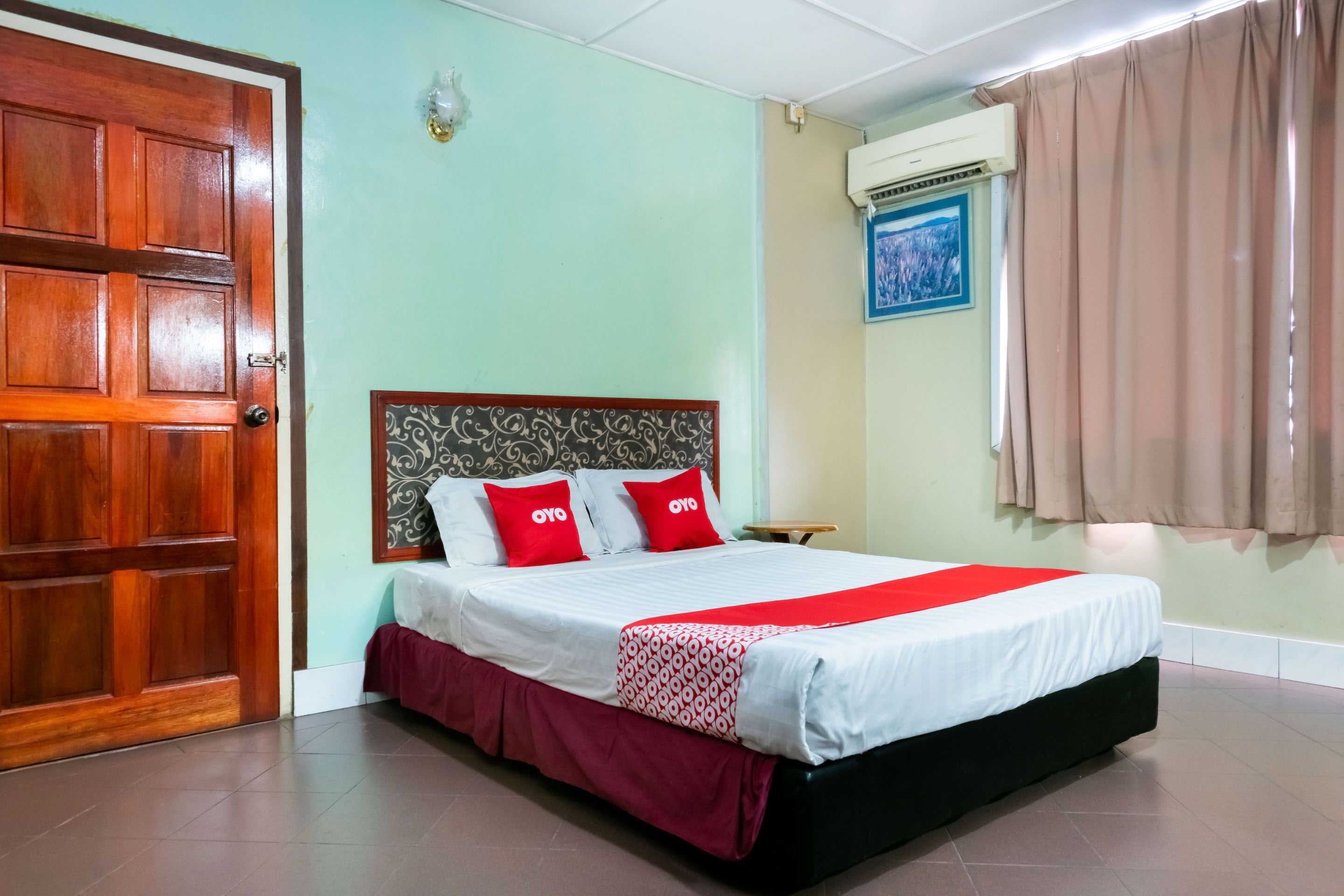 Kurnia Hotel by OYO Rooms