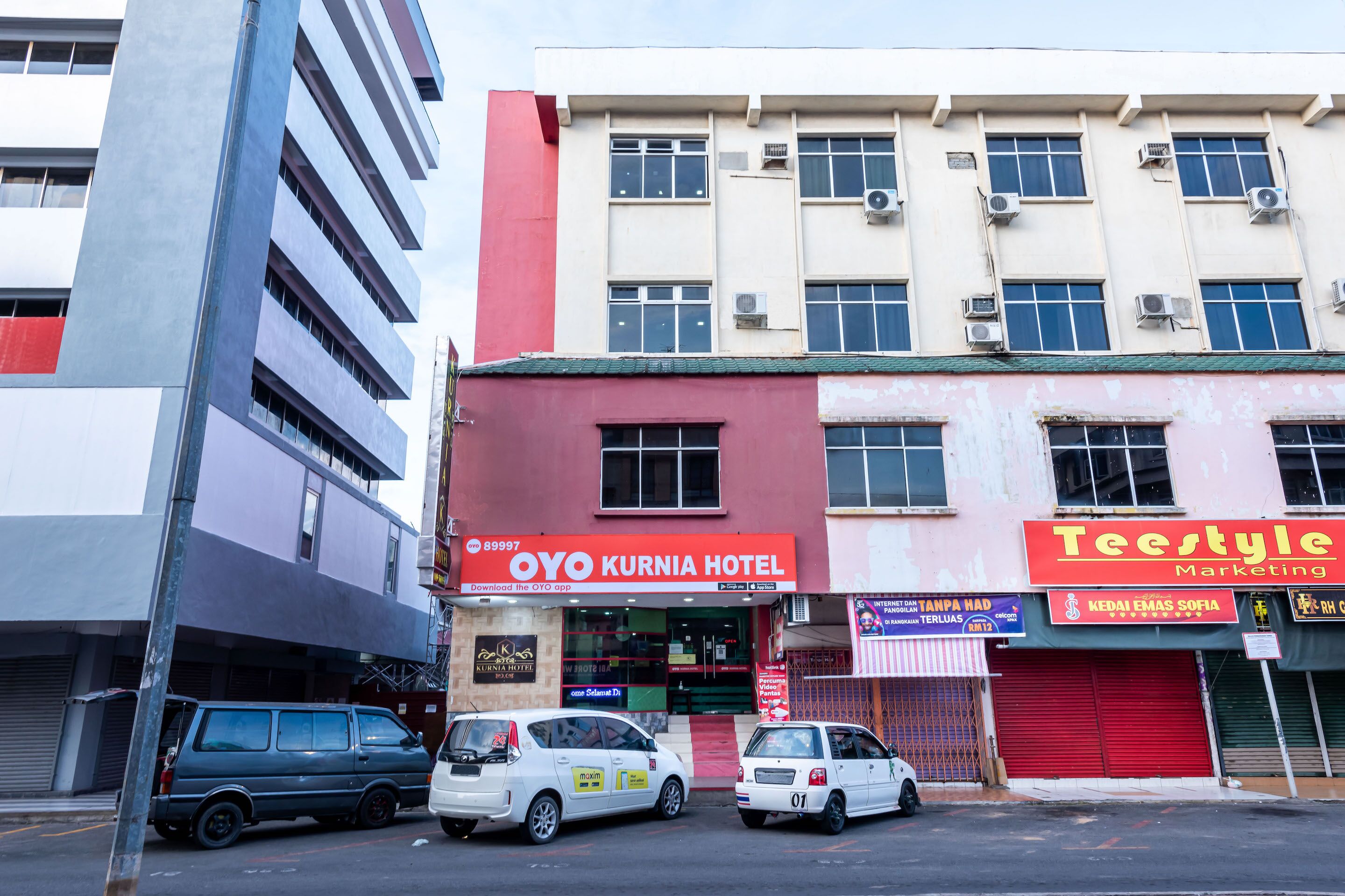 Kurnia Hotel by OYO Rooms
