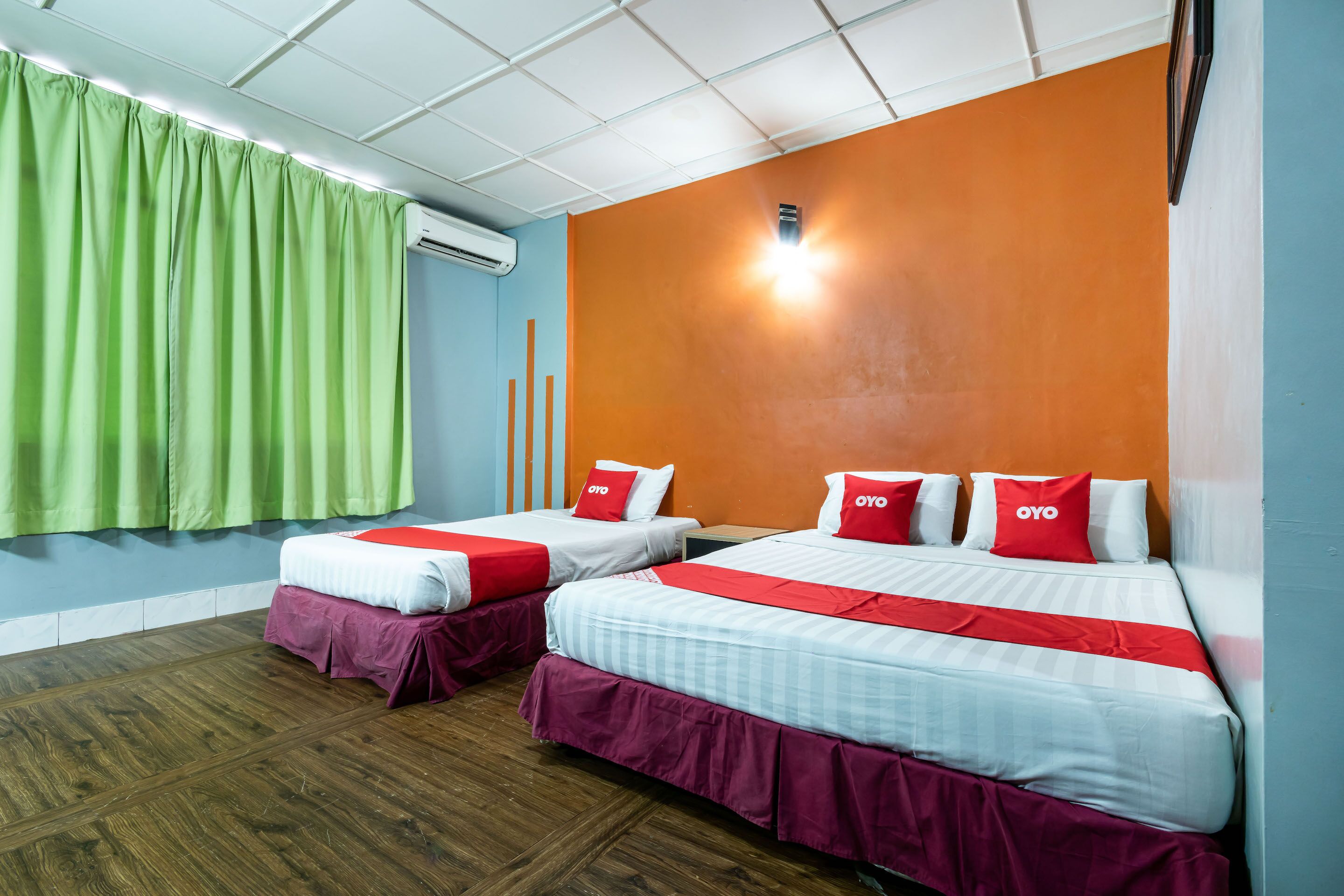Kurnia Hotel by OYO Rooms