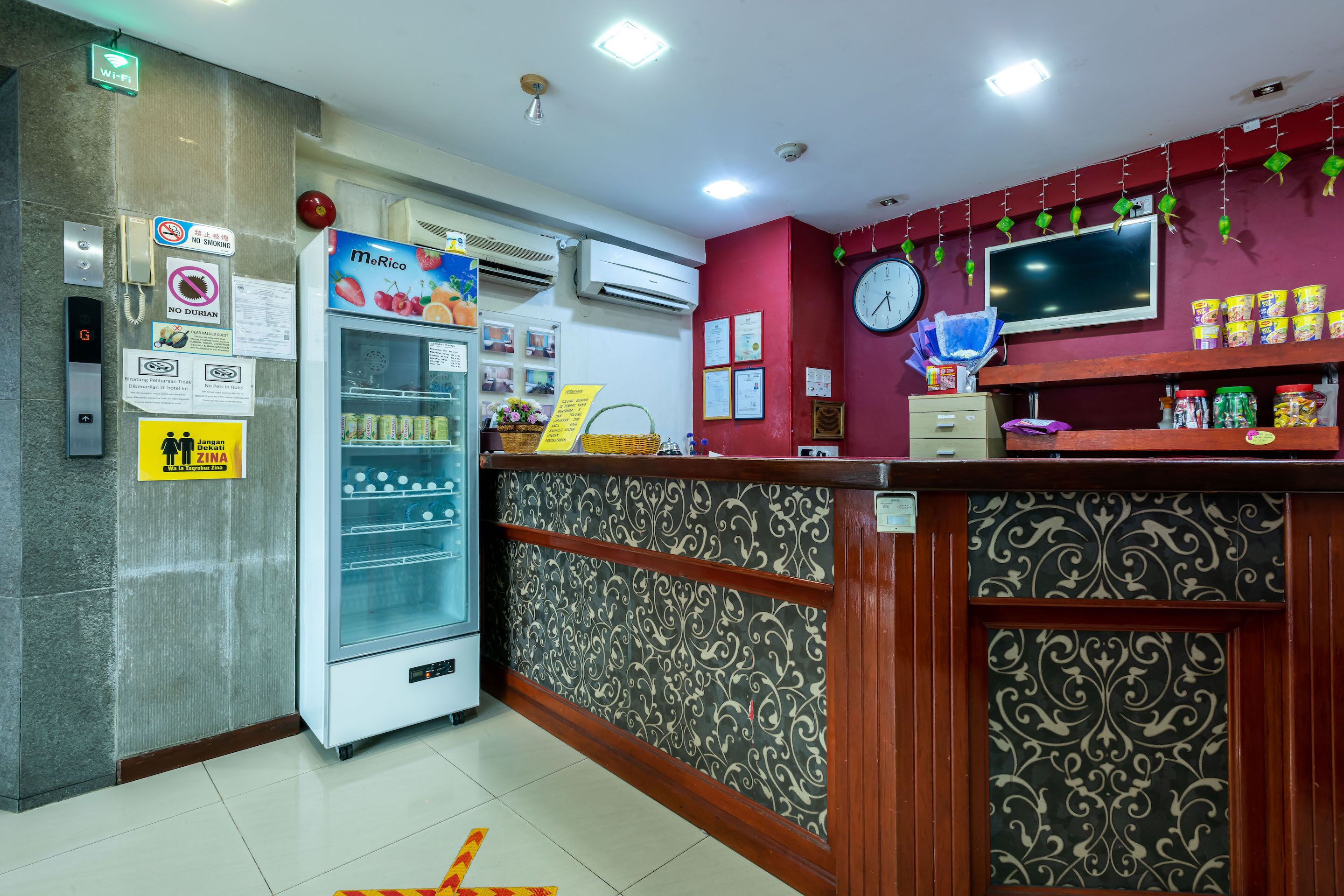 Kurnia Hotel by OYO Rooms