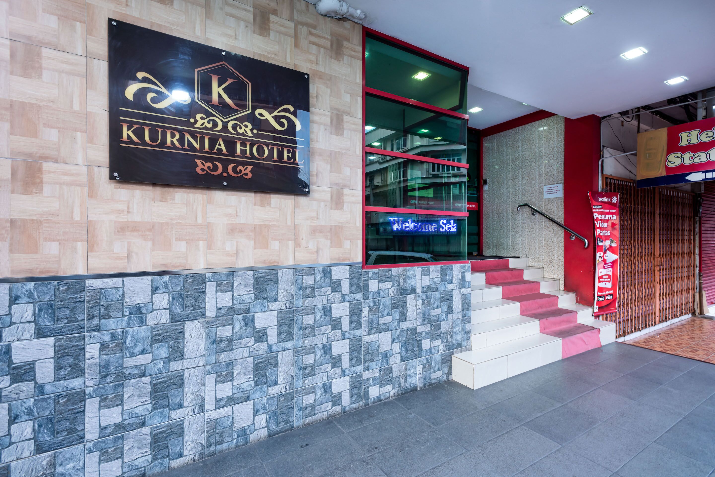 Kurnia Hotel by OYO Rooms