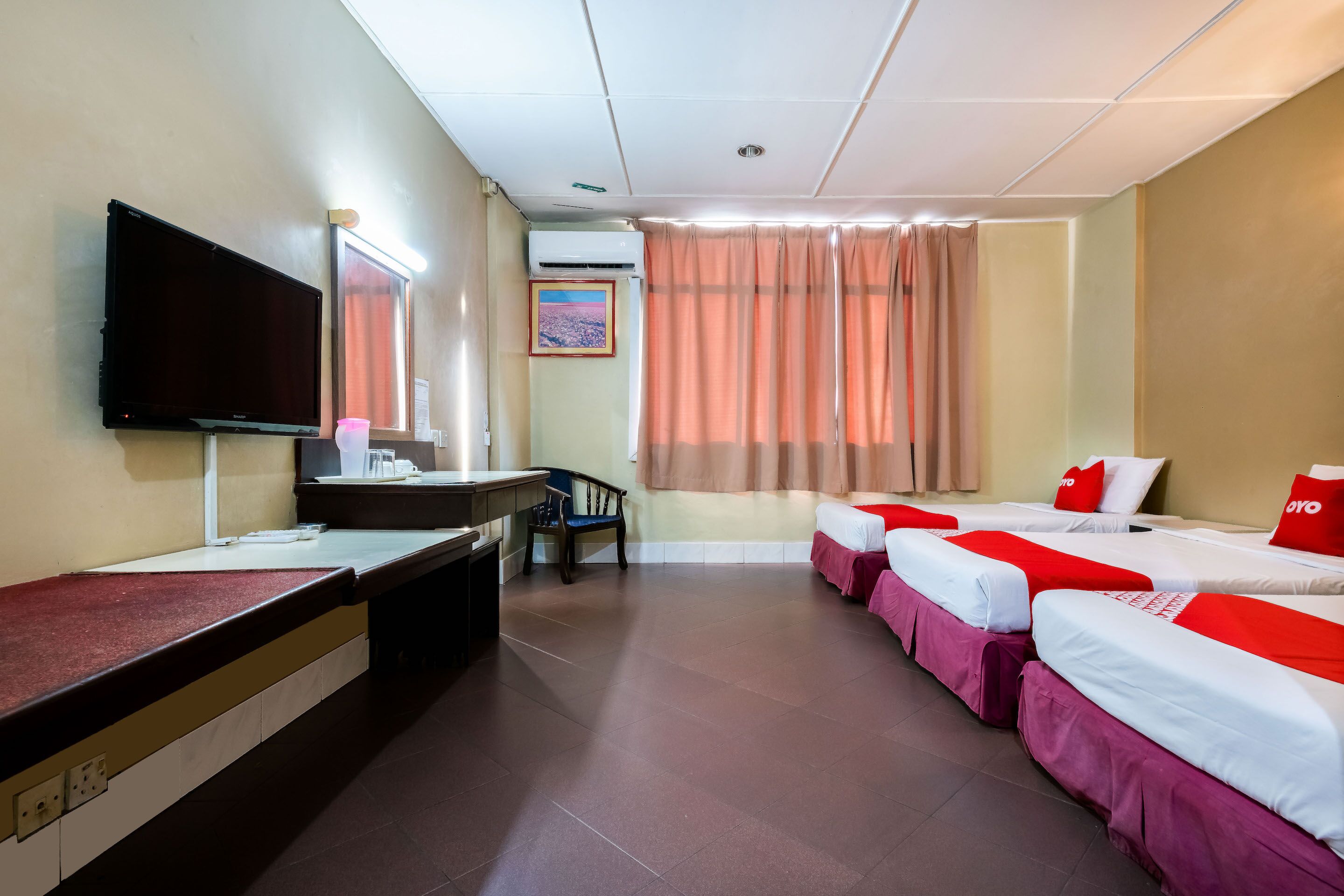 Kurnia Hotel by OYO Rooms