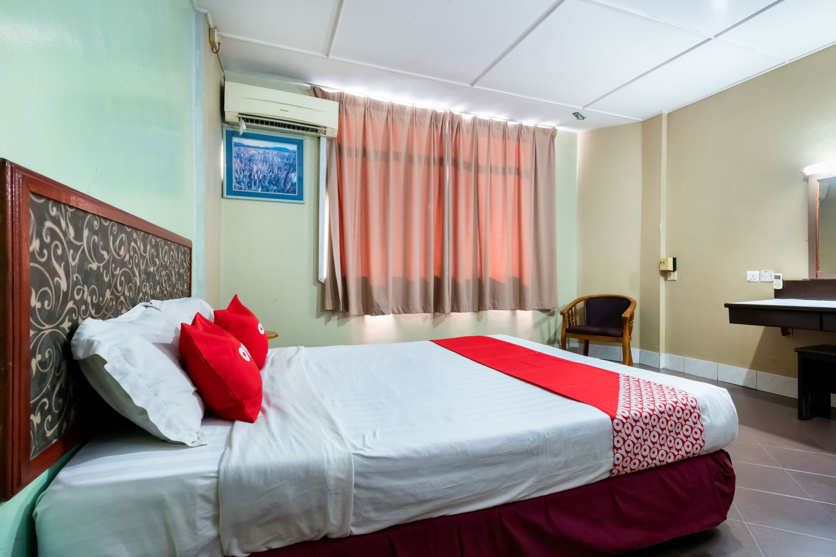 Kurnia Hotel by OYO Rooms