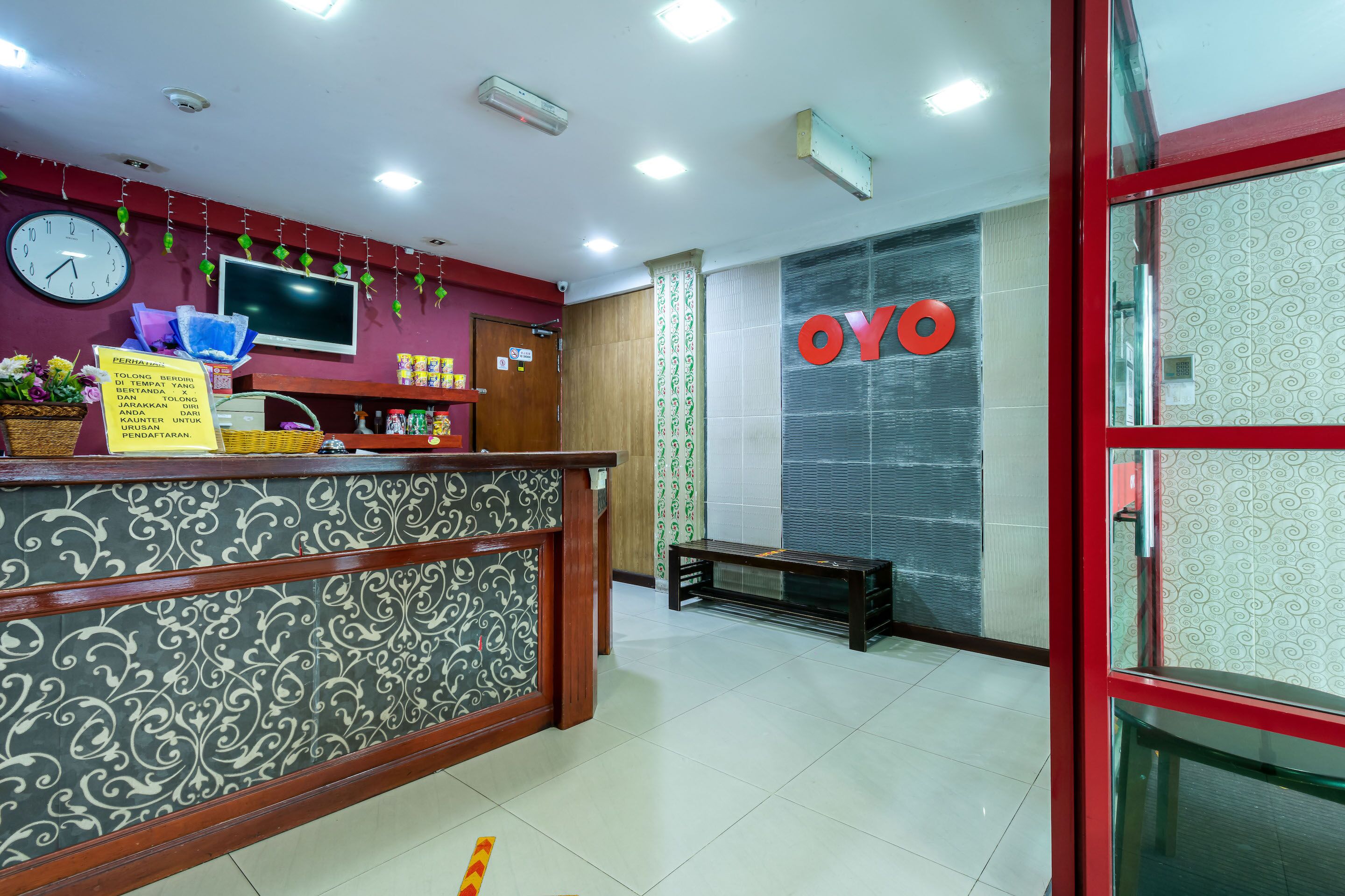 Kurnia Hotel by OYO Rooms