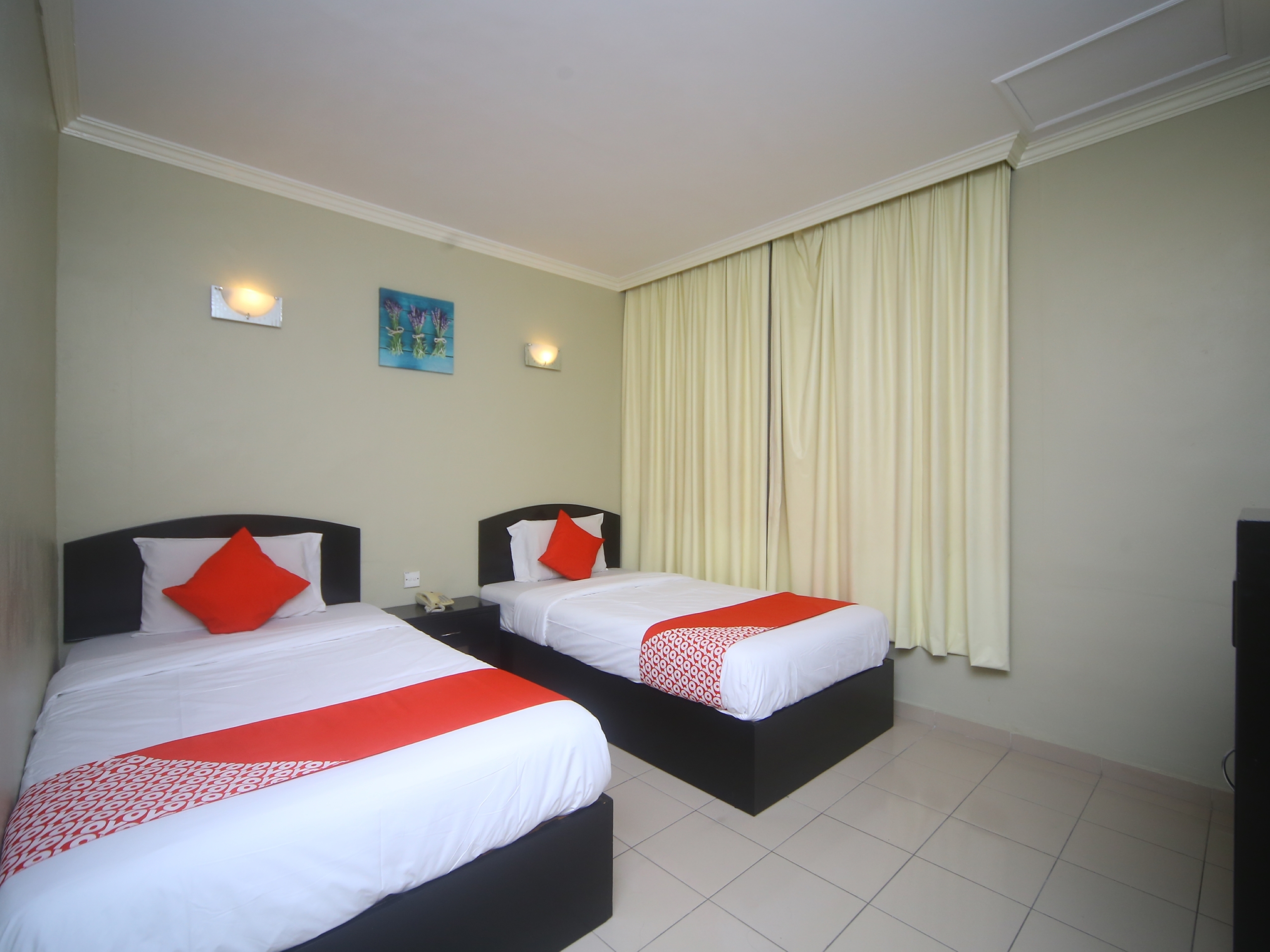 Hotel London by OYO Rooms