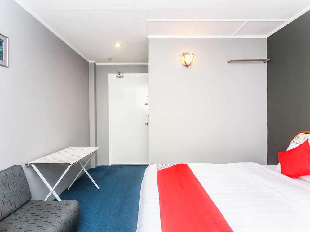 Hotel Lutana by OYO Rooms