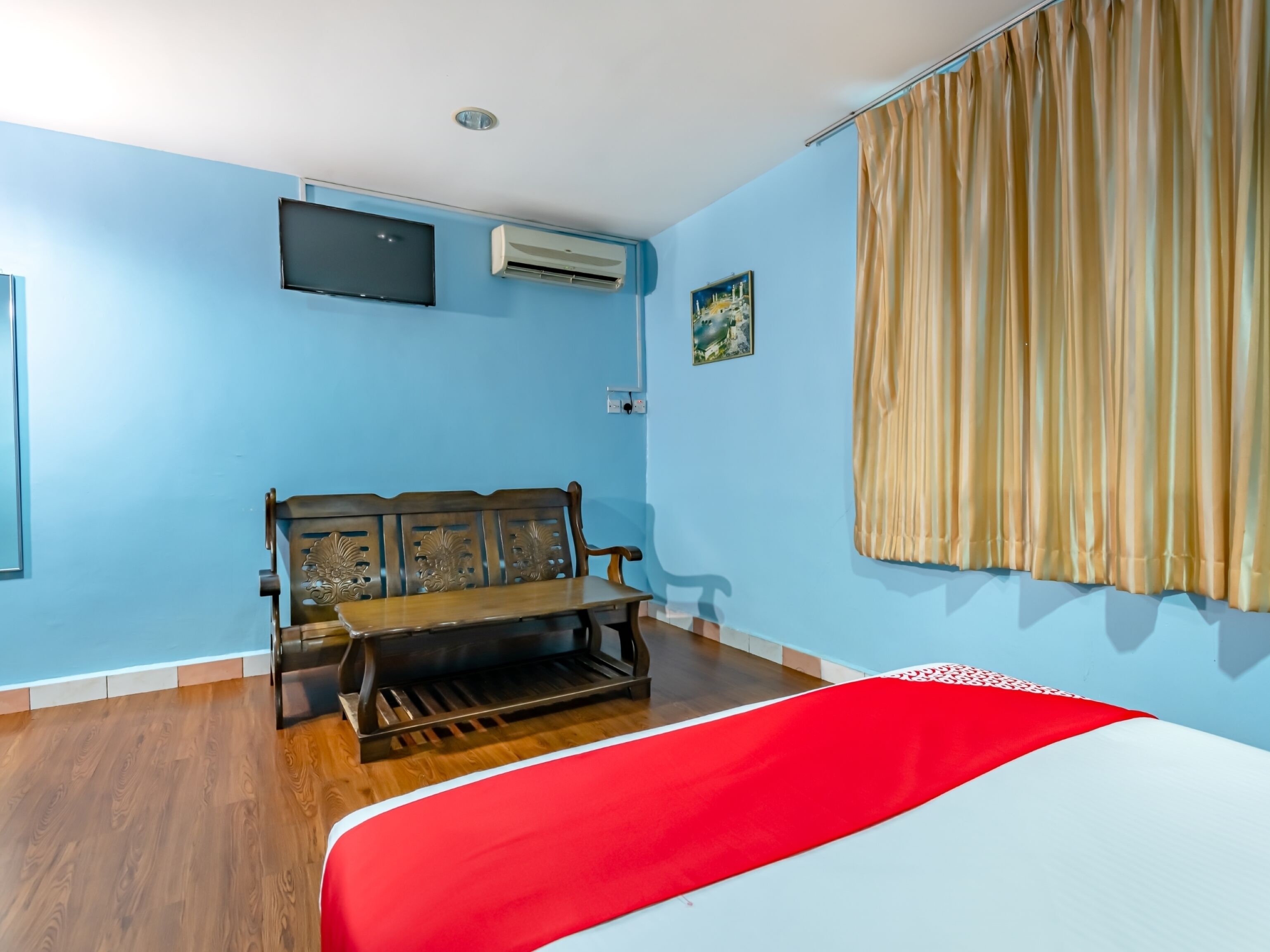 Mostyn Hotel by OYO Rooms