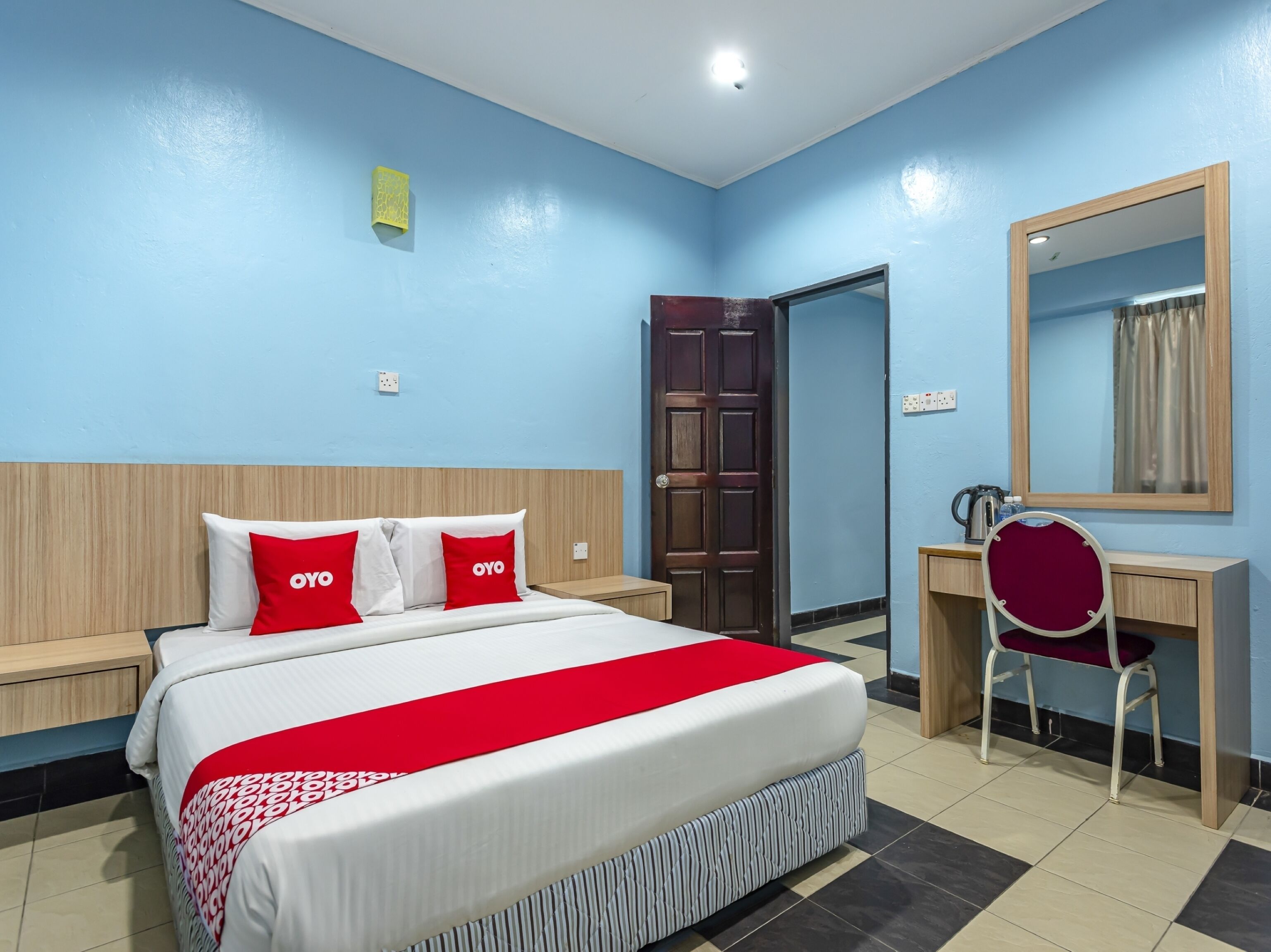 Mostyn Hotel by OYO Rooms