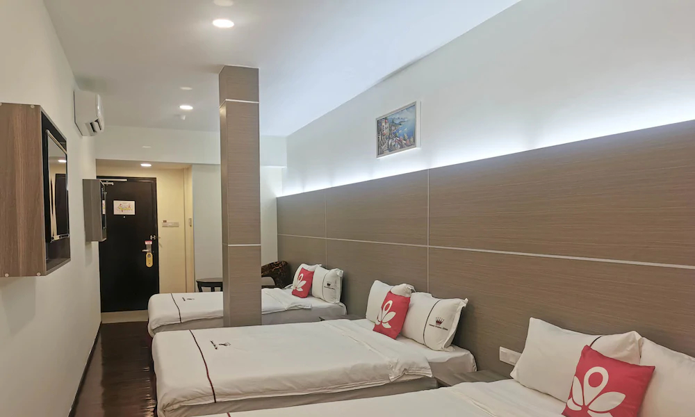 Ambassador Residence by ZEN Rooms