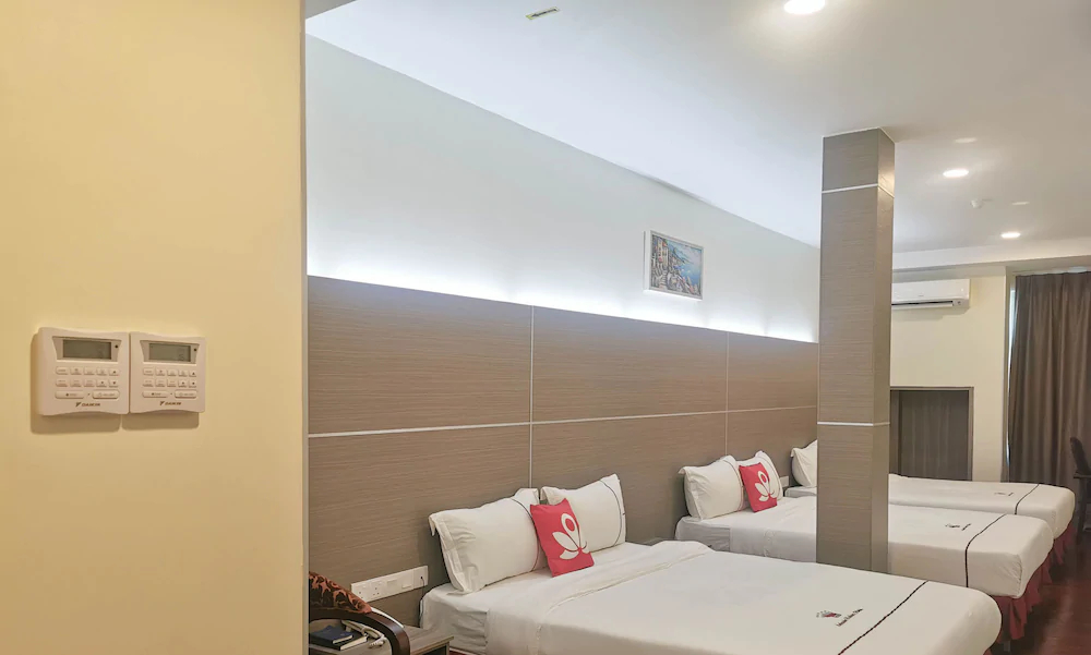 Ambassador Residence by ZEN Rooms