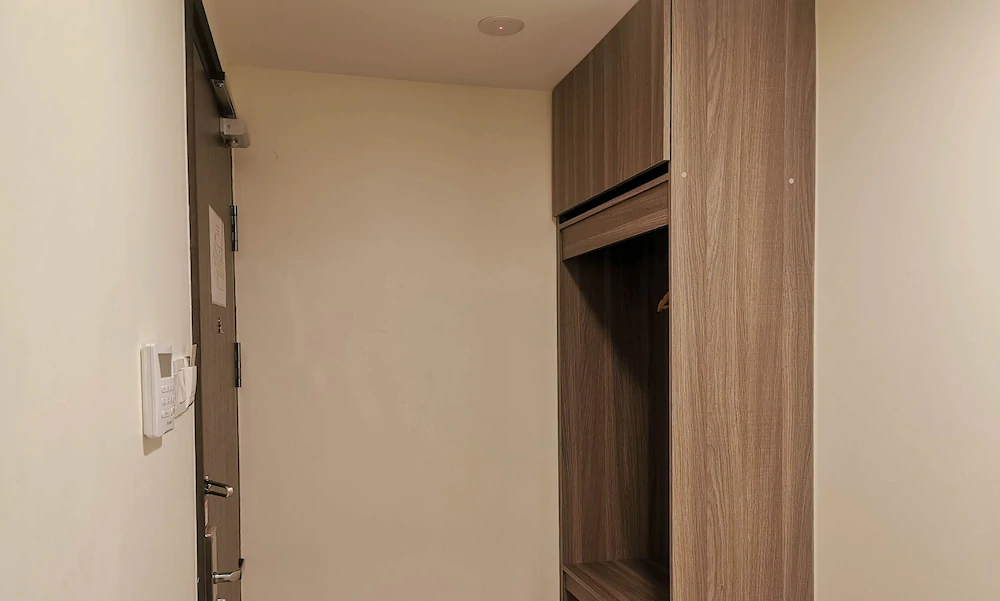 Ambassador Residence by ZEN Rooms