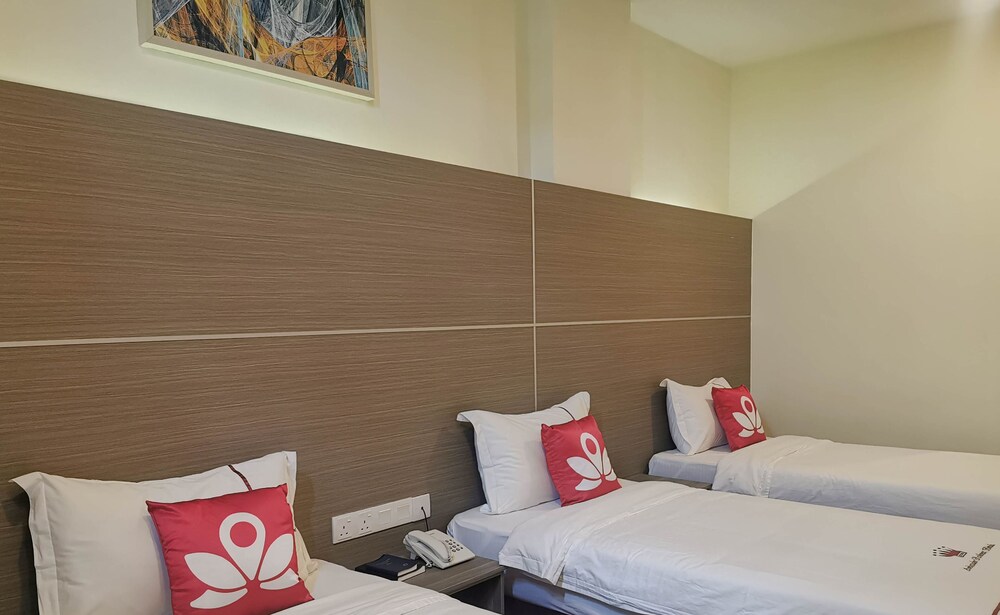 Ambassador Residence by ZEN Rooms