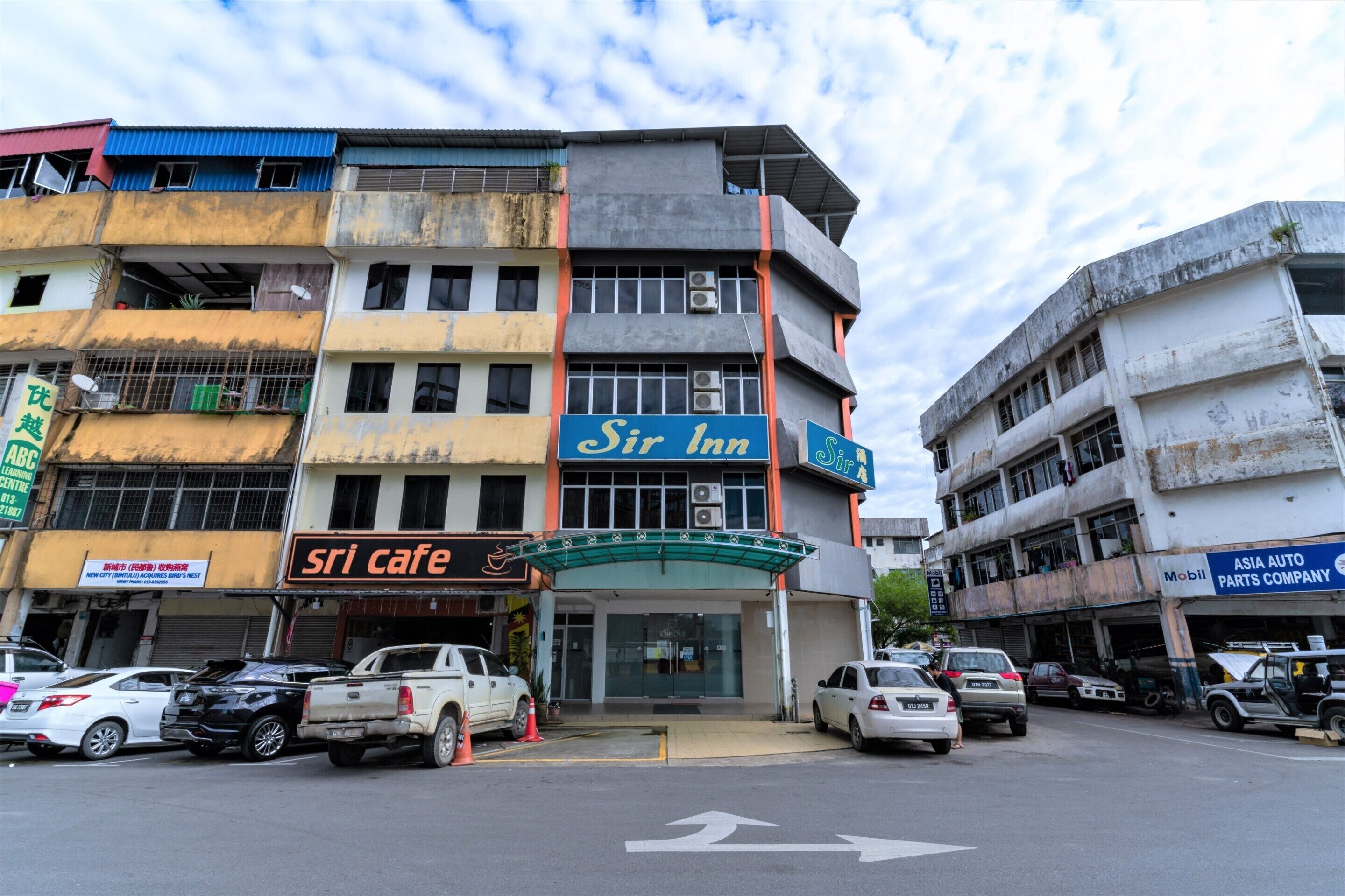 OYO 90207 Sir Inn