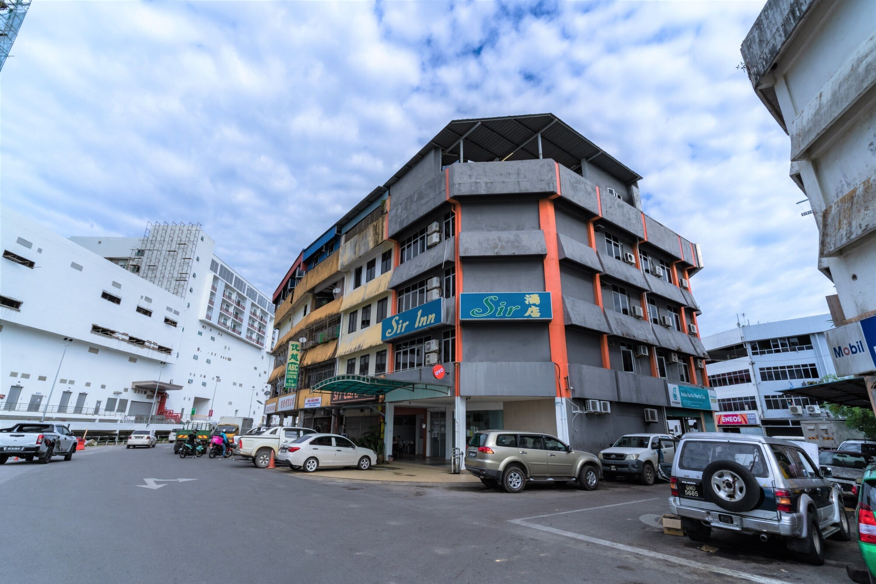 OYO 90207 Sir Inn