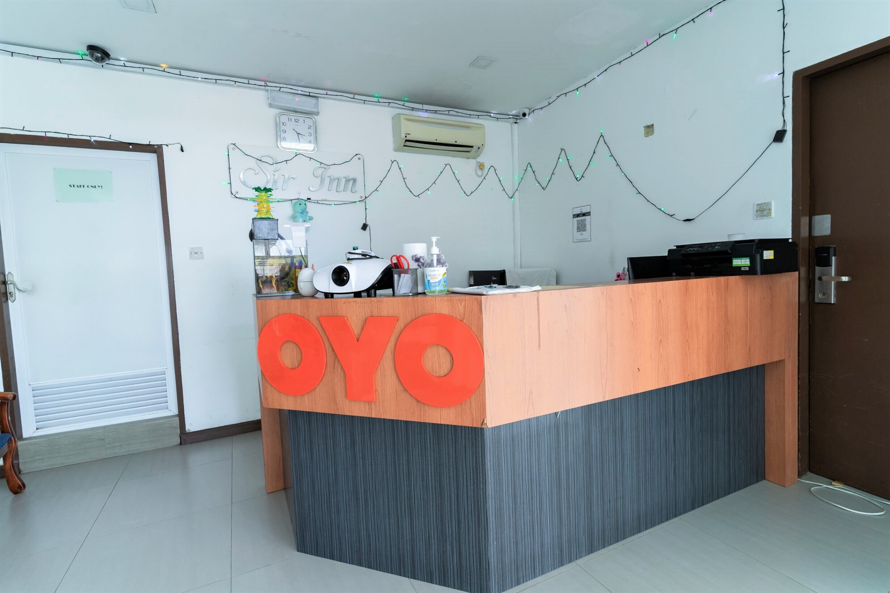 OYO 90207 Sir Inn