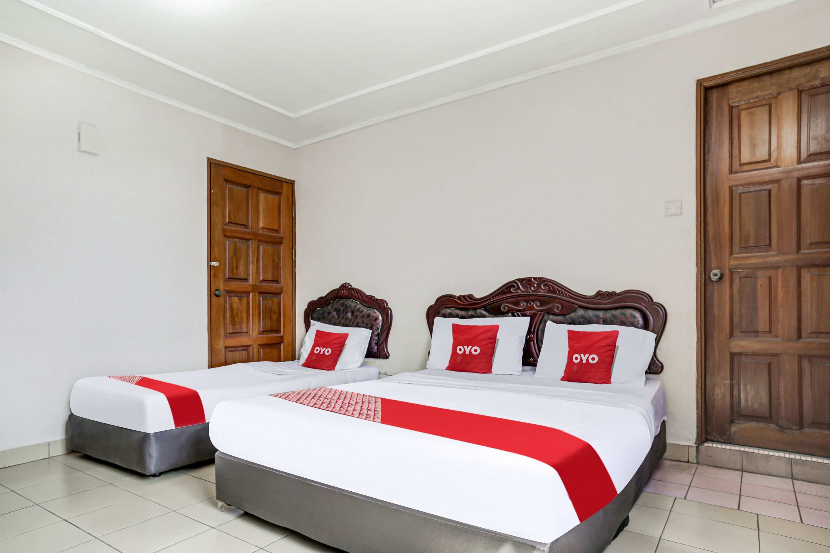 OYO  90376 Centre Point Hotel