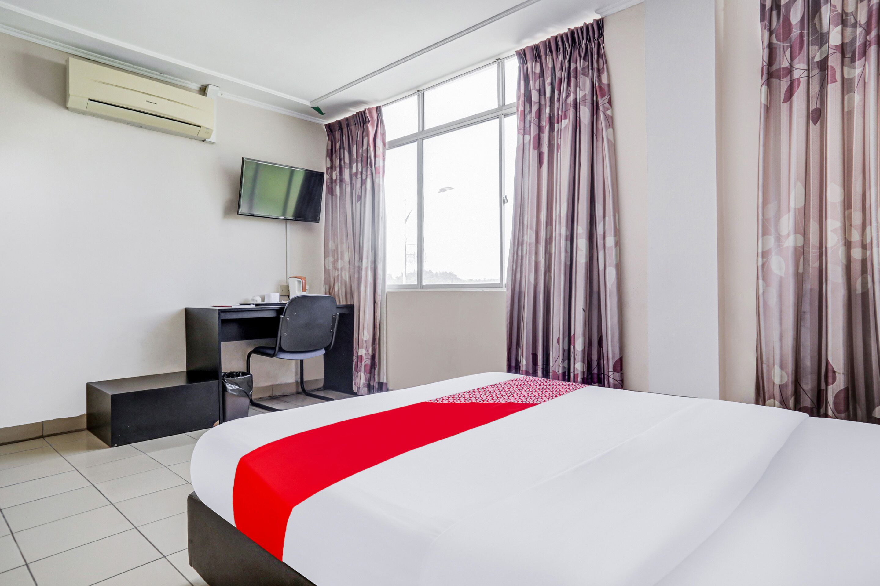 OYO  90376 Centre Point Hotel