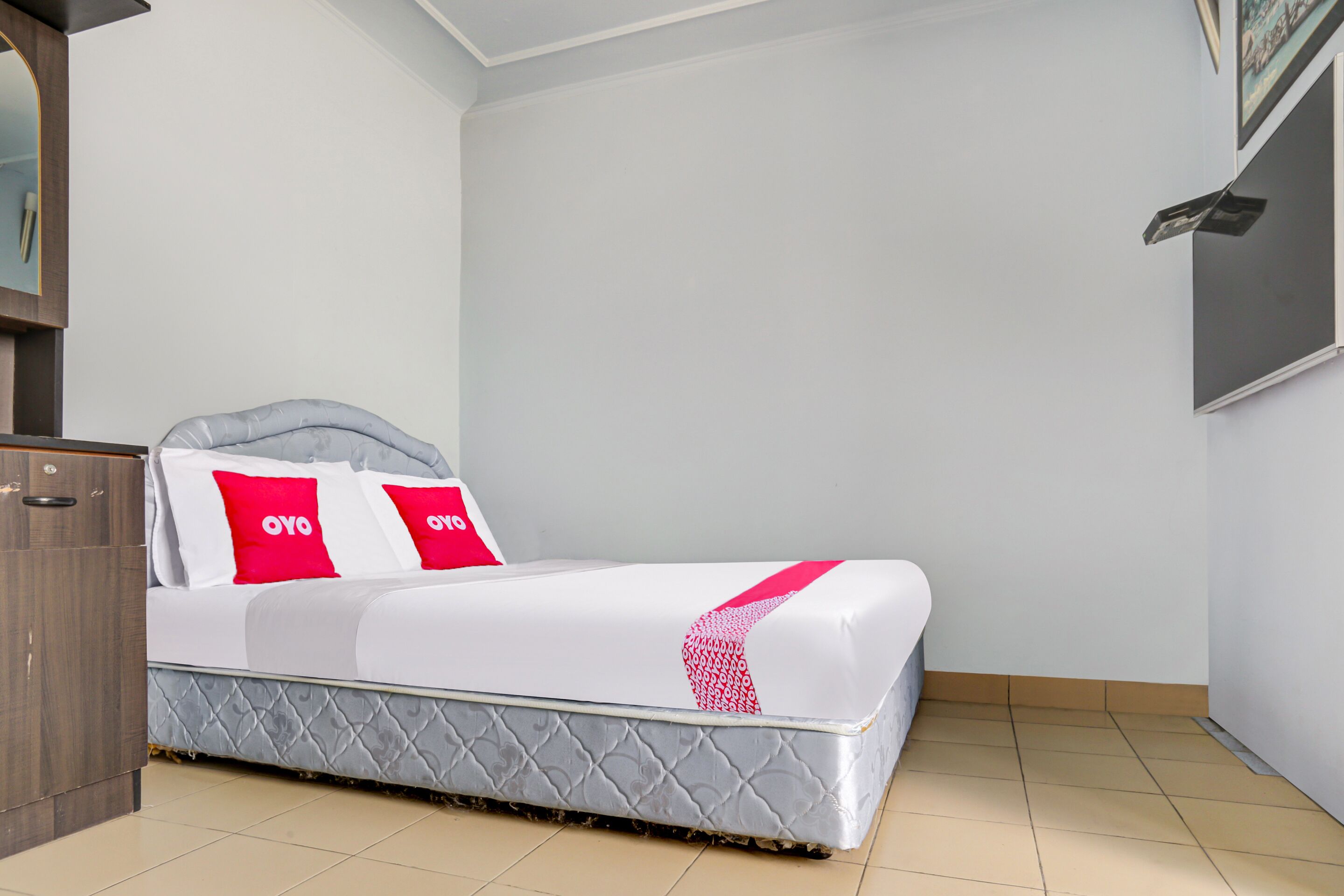 OYO  90376 Centre Point Hotel