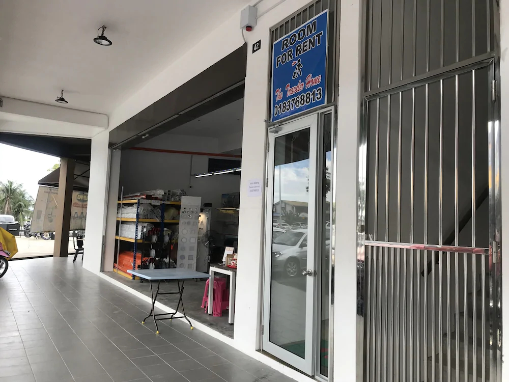 The Traveler Home by OYO Rooms