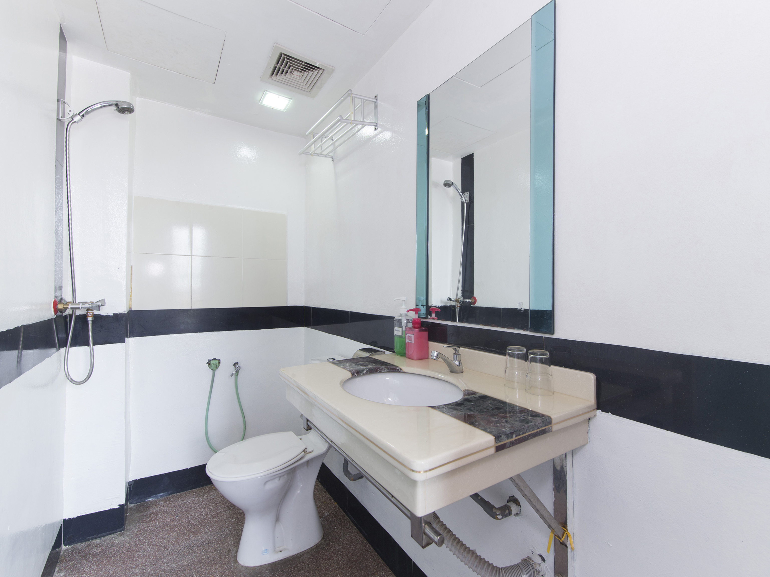 City Boutique Hotel by OYO Rooms