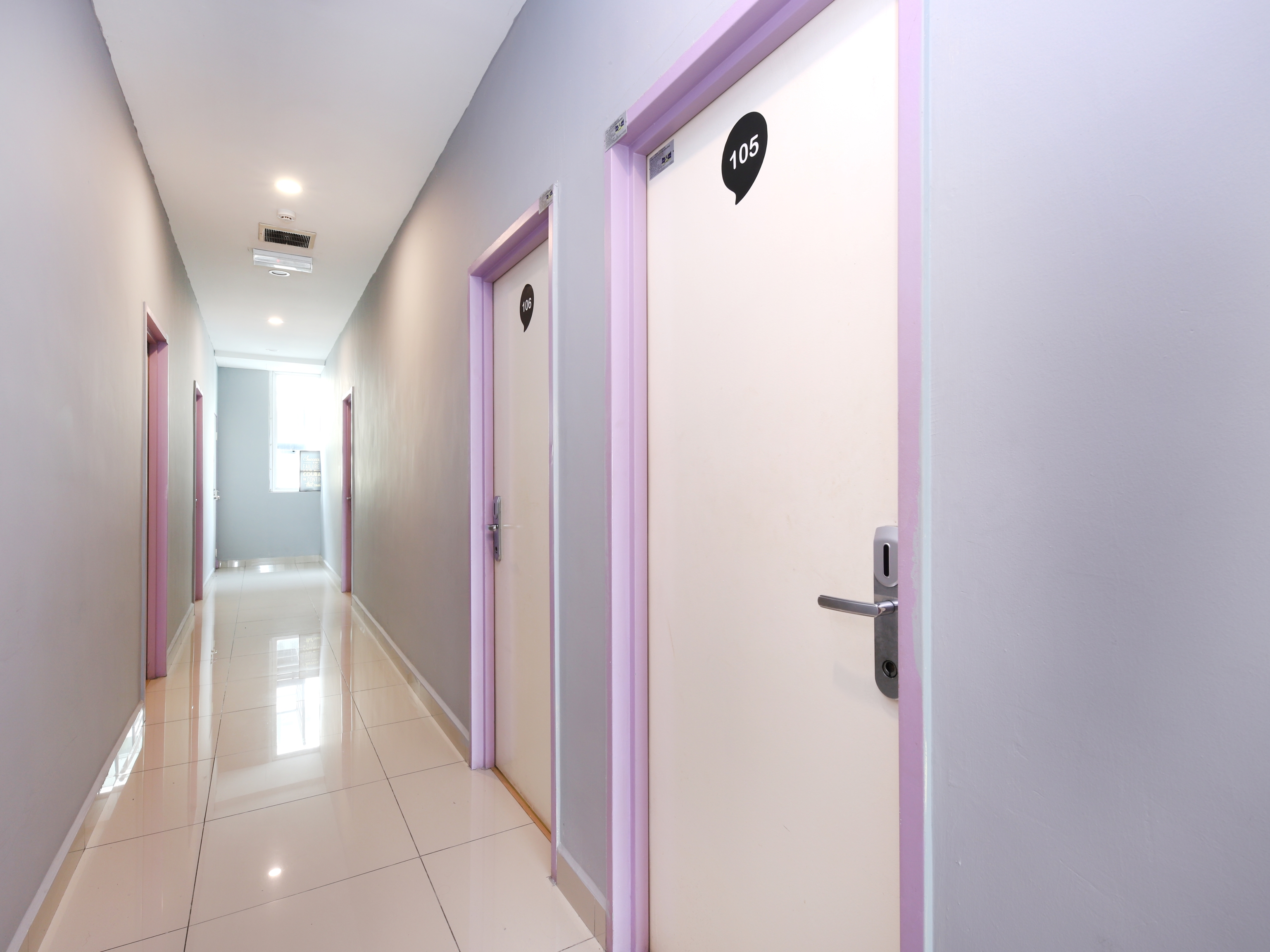 Comma Hotel