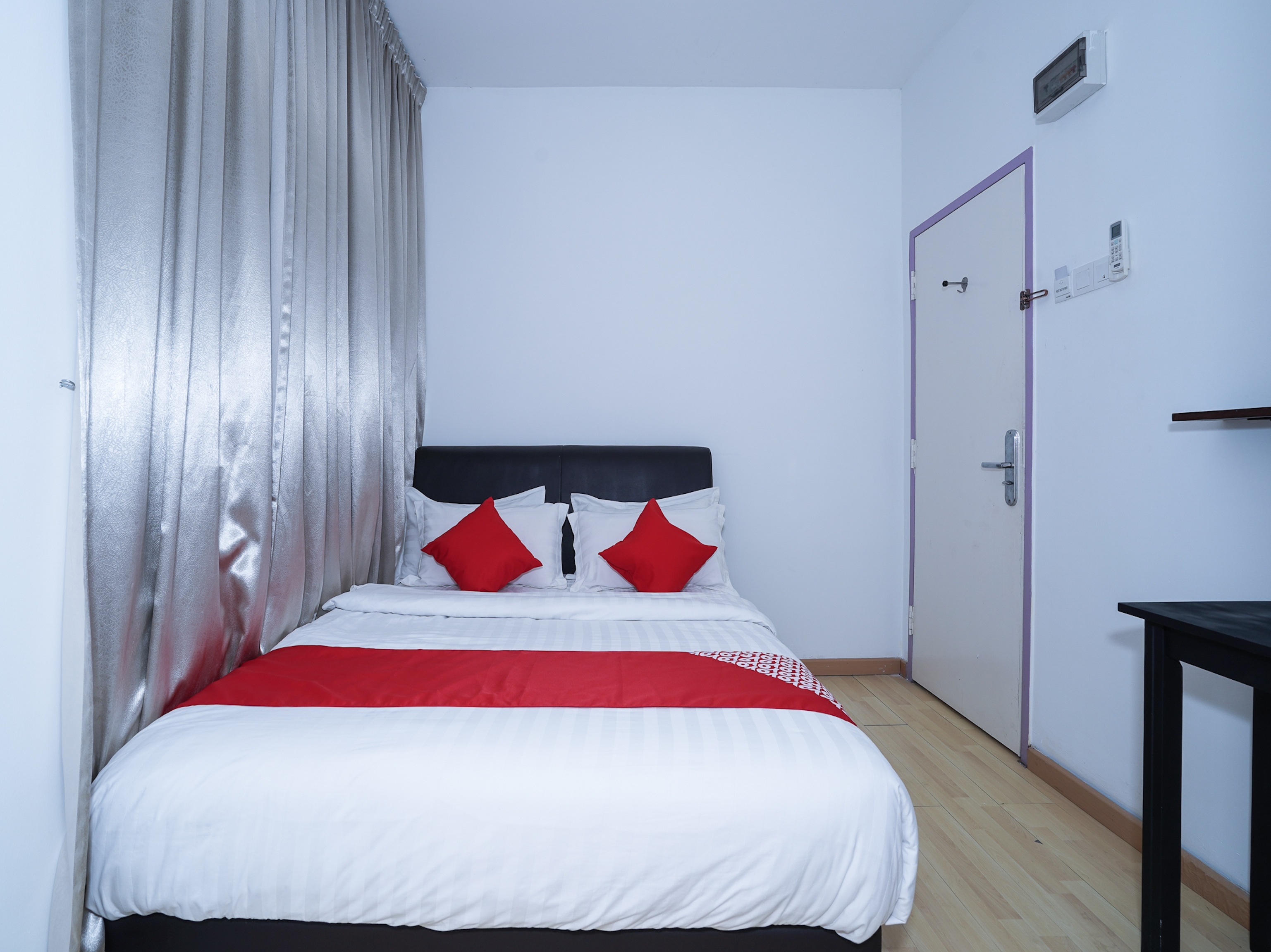 Comma Hotel