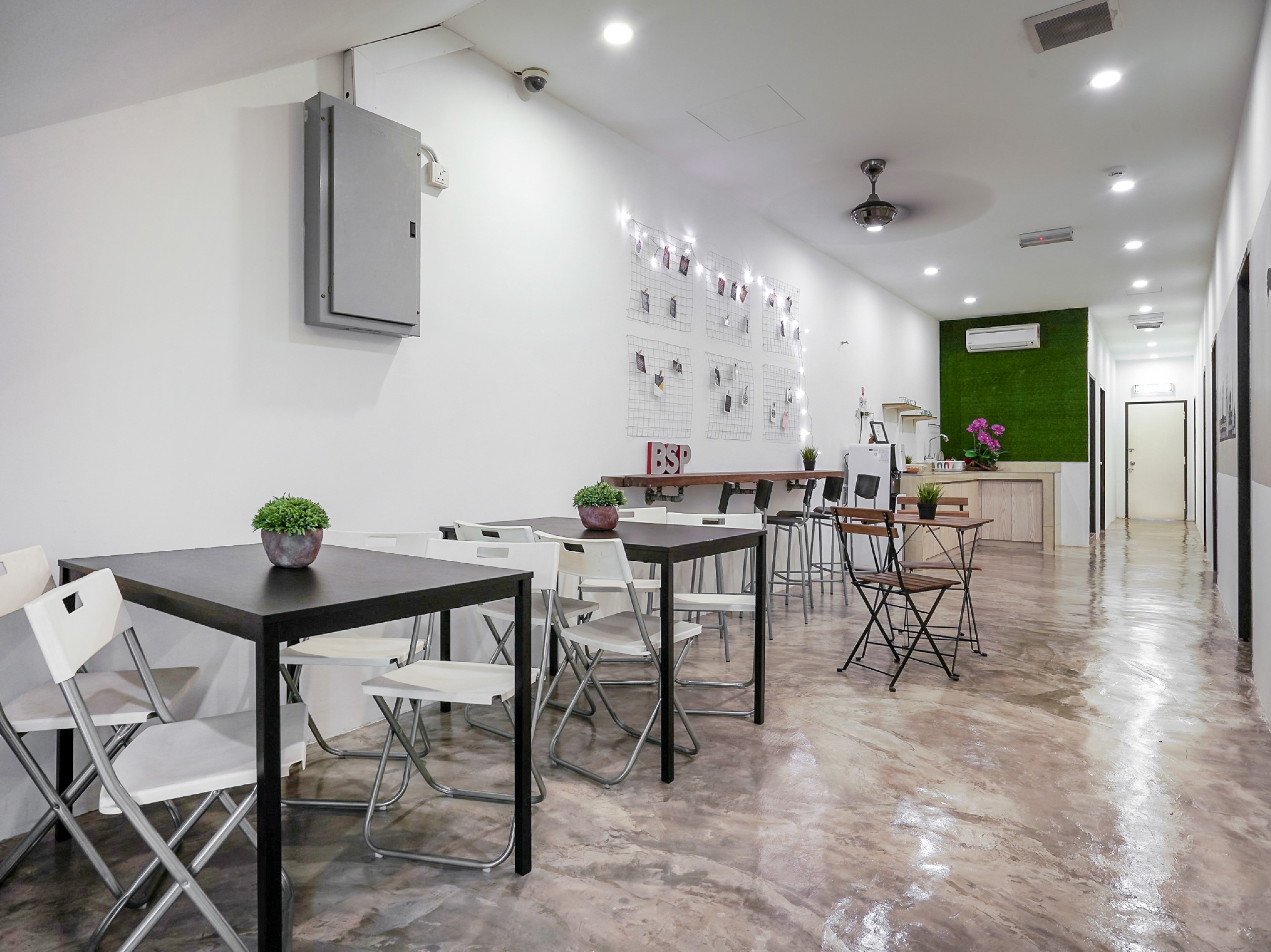 Comma Hotel