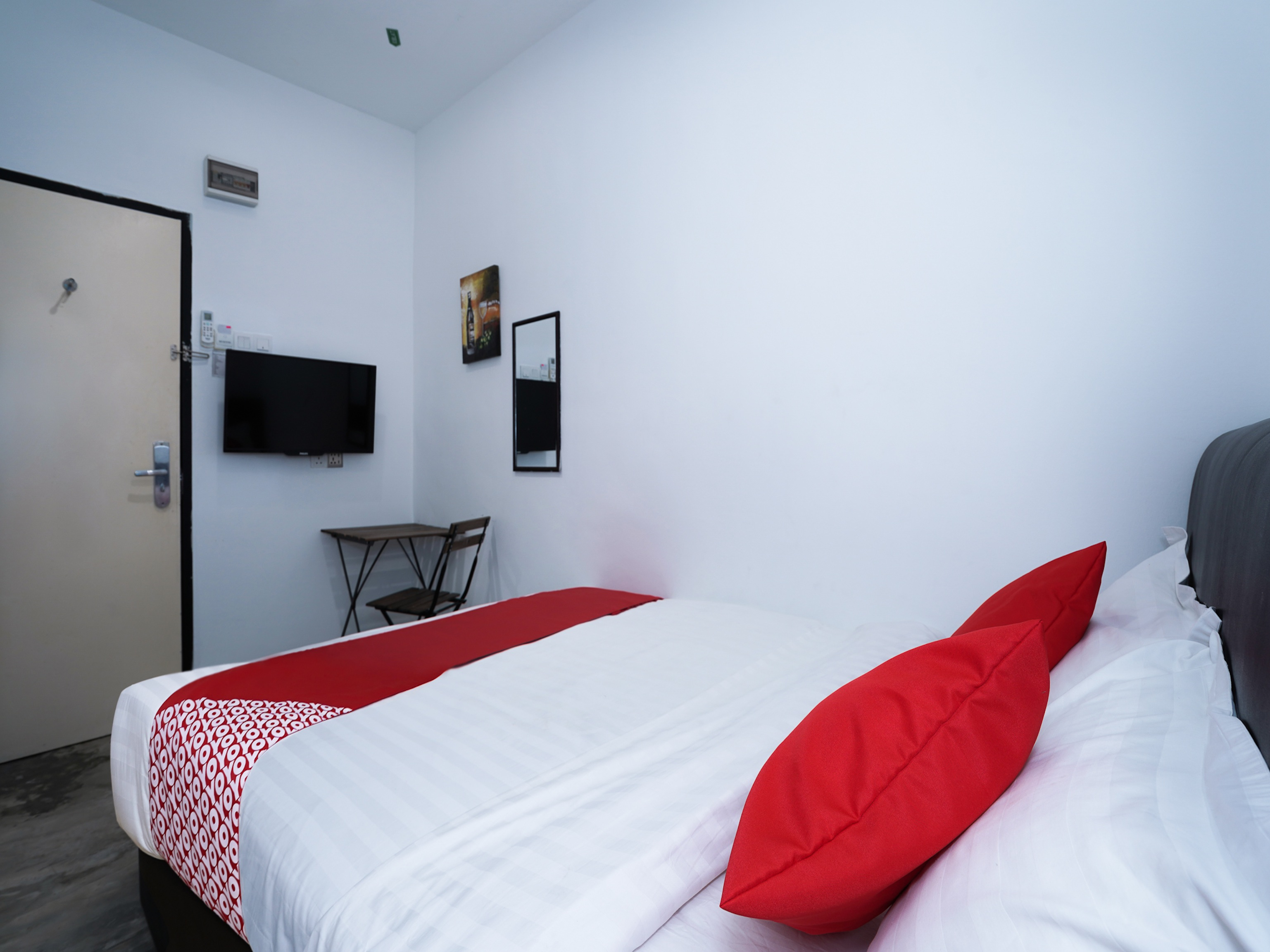 Comma Hotel
