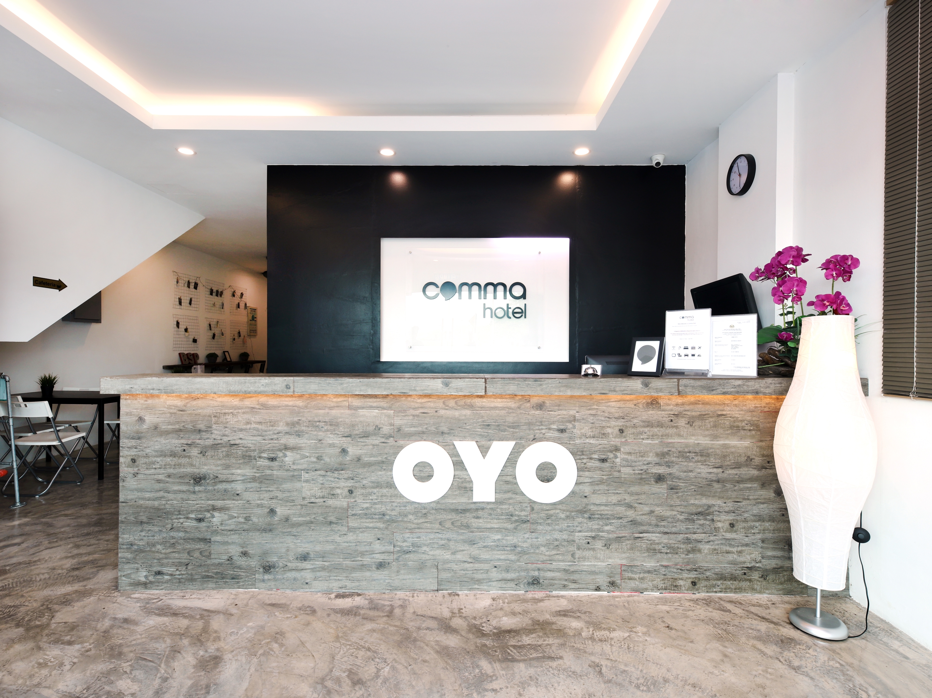 Comma Hotel