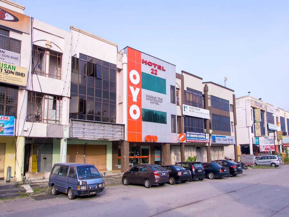 Hotel 22 Northport by OYO Rooms