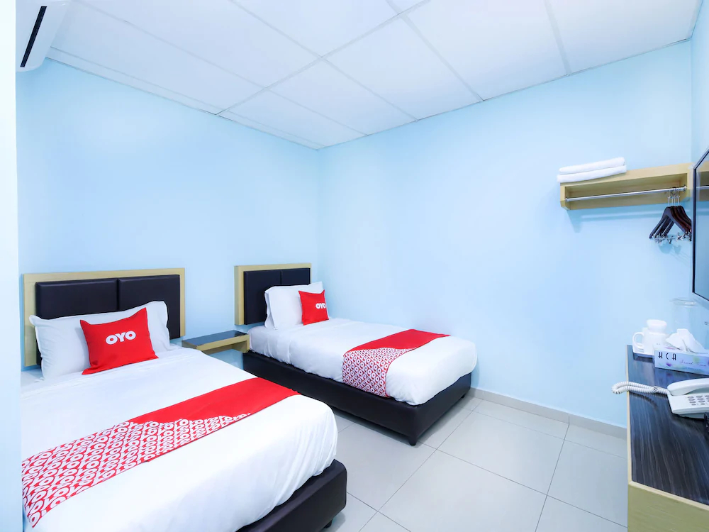 Hotel 22 Northport by OYO Rooms